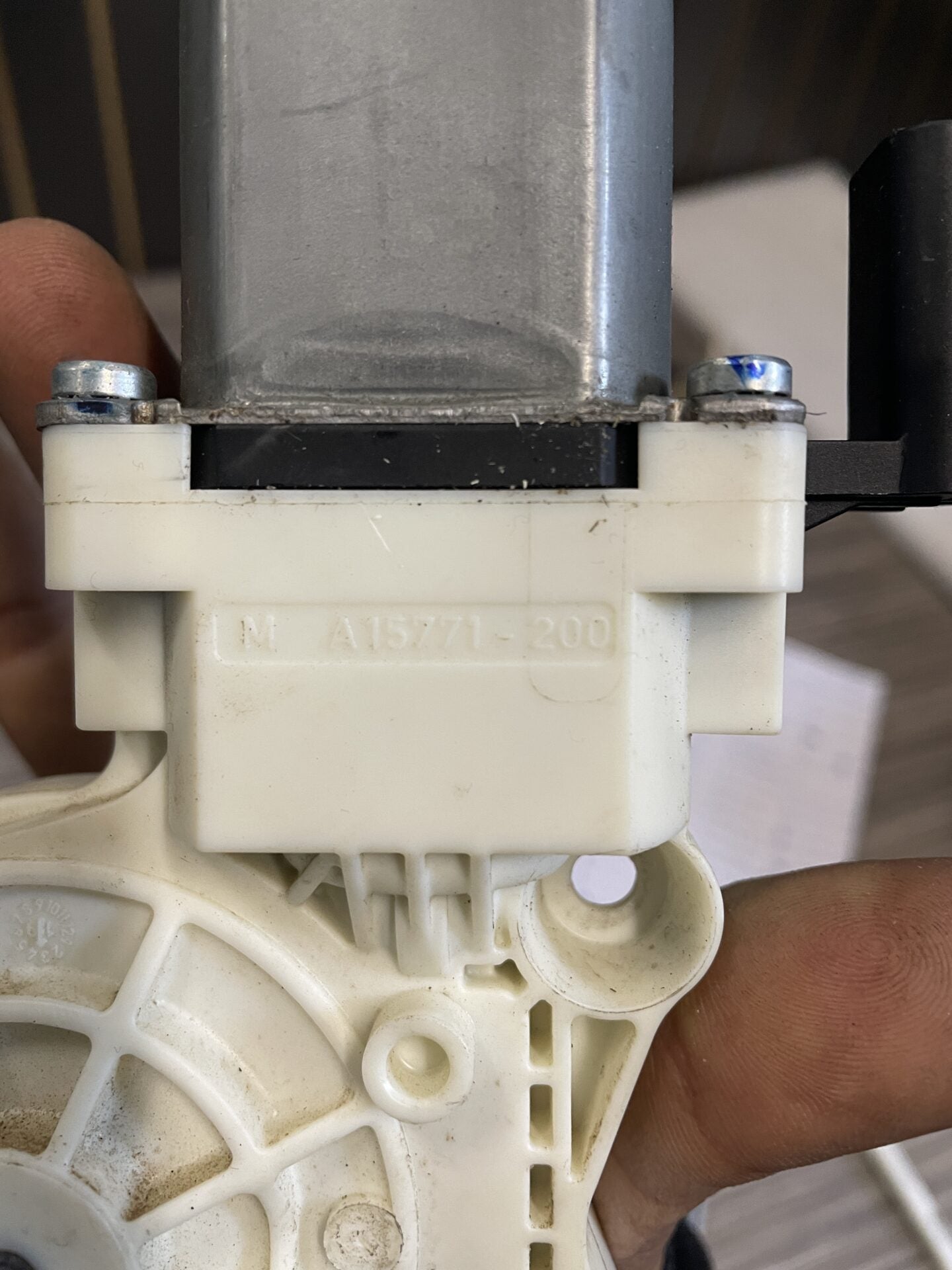 2015 - 2018 RAM 1500 LEFT WINDOW REGULATOR MOTOR M15771-200