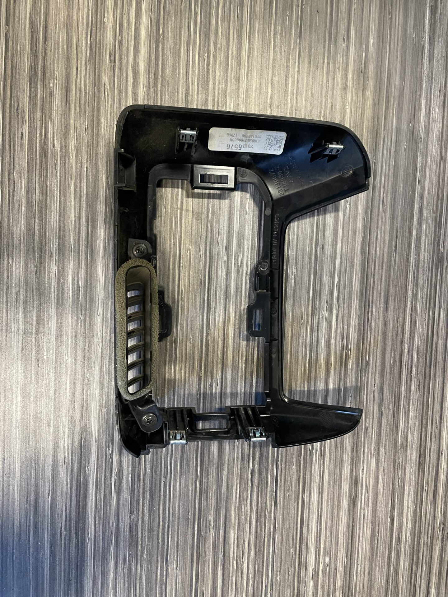 2014 - 2019 GMC SIERRA / CHEVY SILVERADO 1500/2500/3500 TRIM MOLDING 23136583