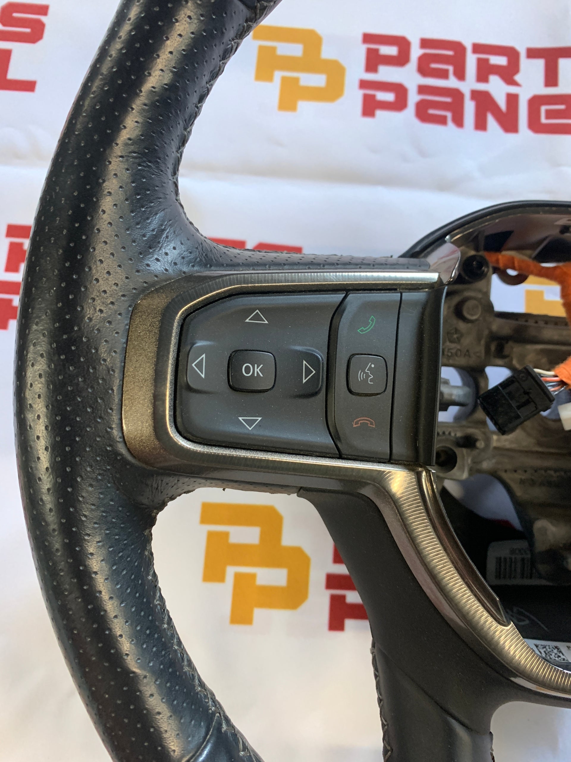 2019 - 2022 RAM 1500 VOLANTE DE CUERO 6GE063X7AG