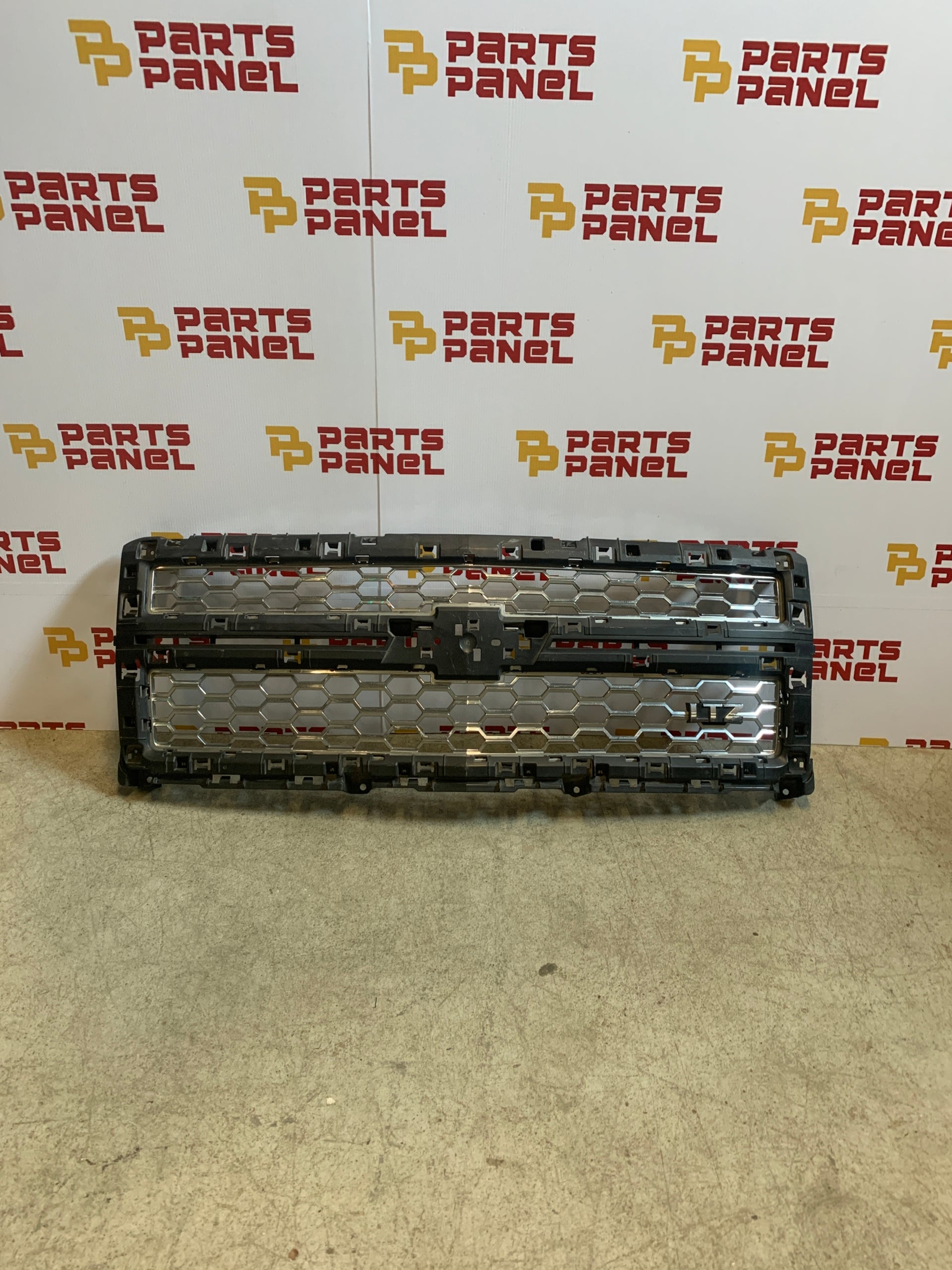2014 - 2015 CHEVY SILVERADO 1500 FRONT GRILLE 23164476