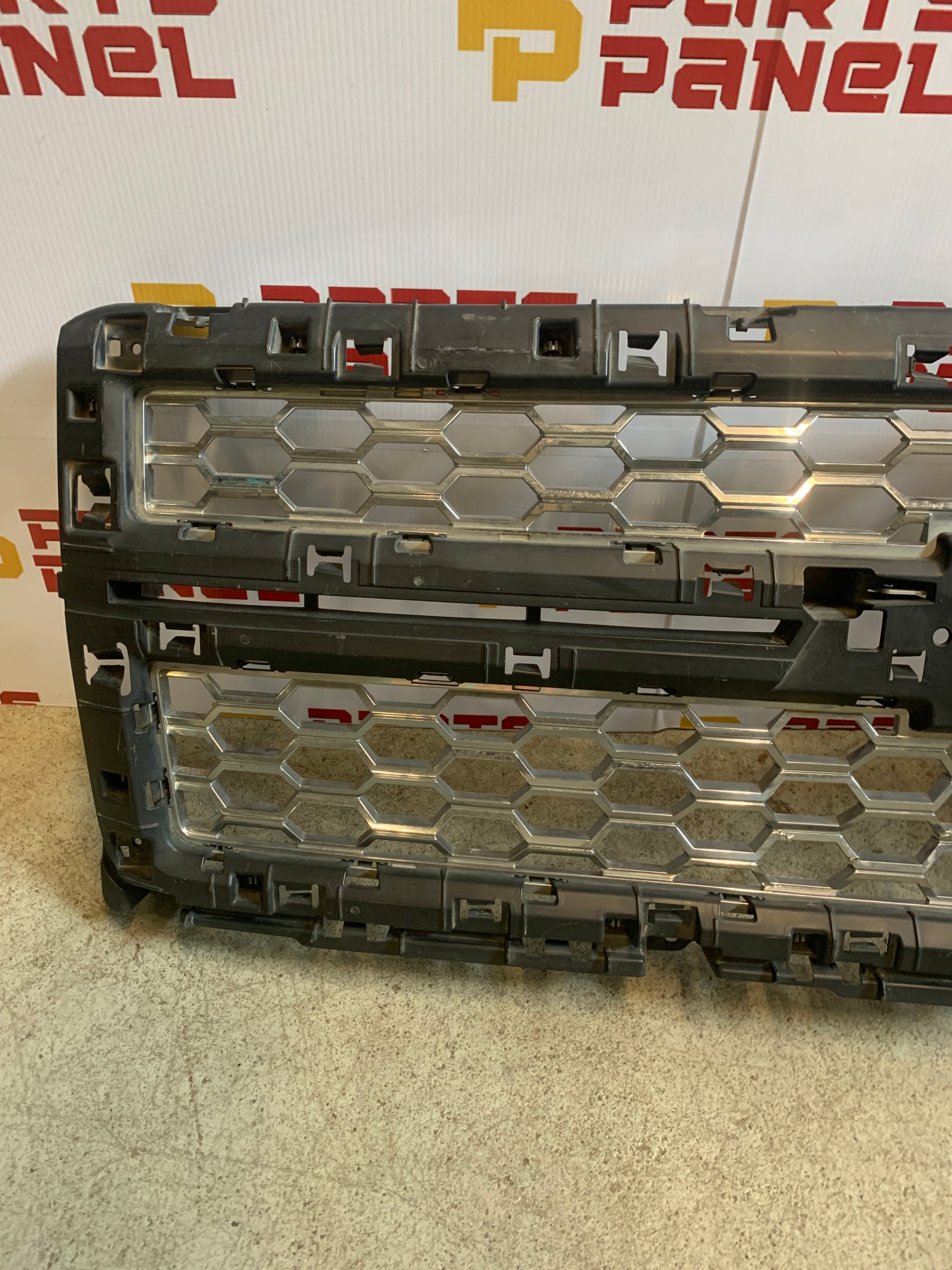 2014 - 2015 CHEVY SILVERADO 1500 FRONT GRILLE 23164476