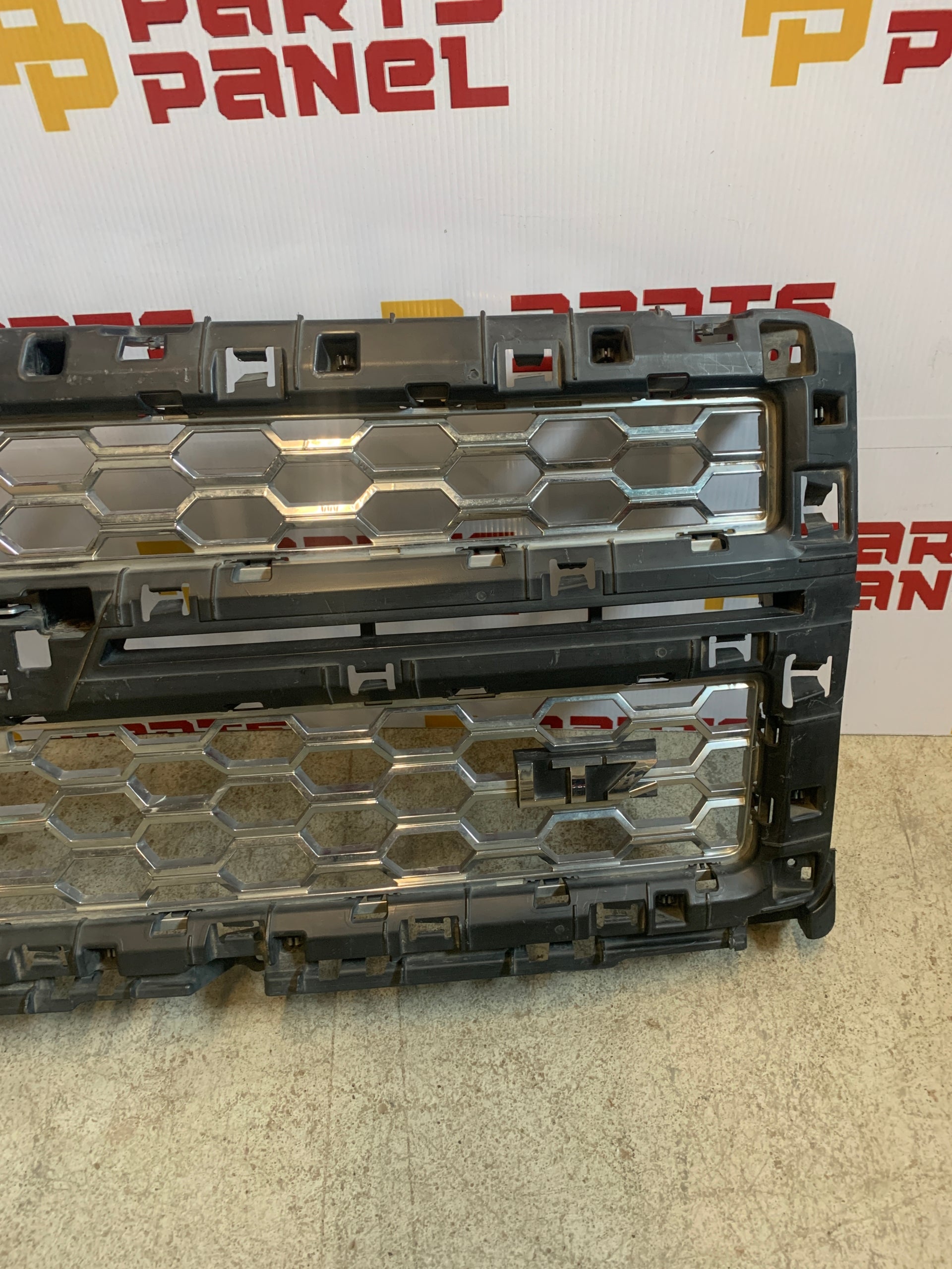 2014 - 2015 CHEVY SILVERADO 1500 FRONT GRILLE 23164476