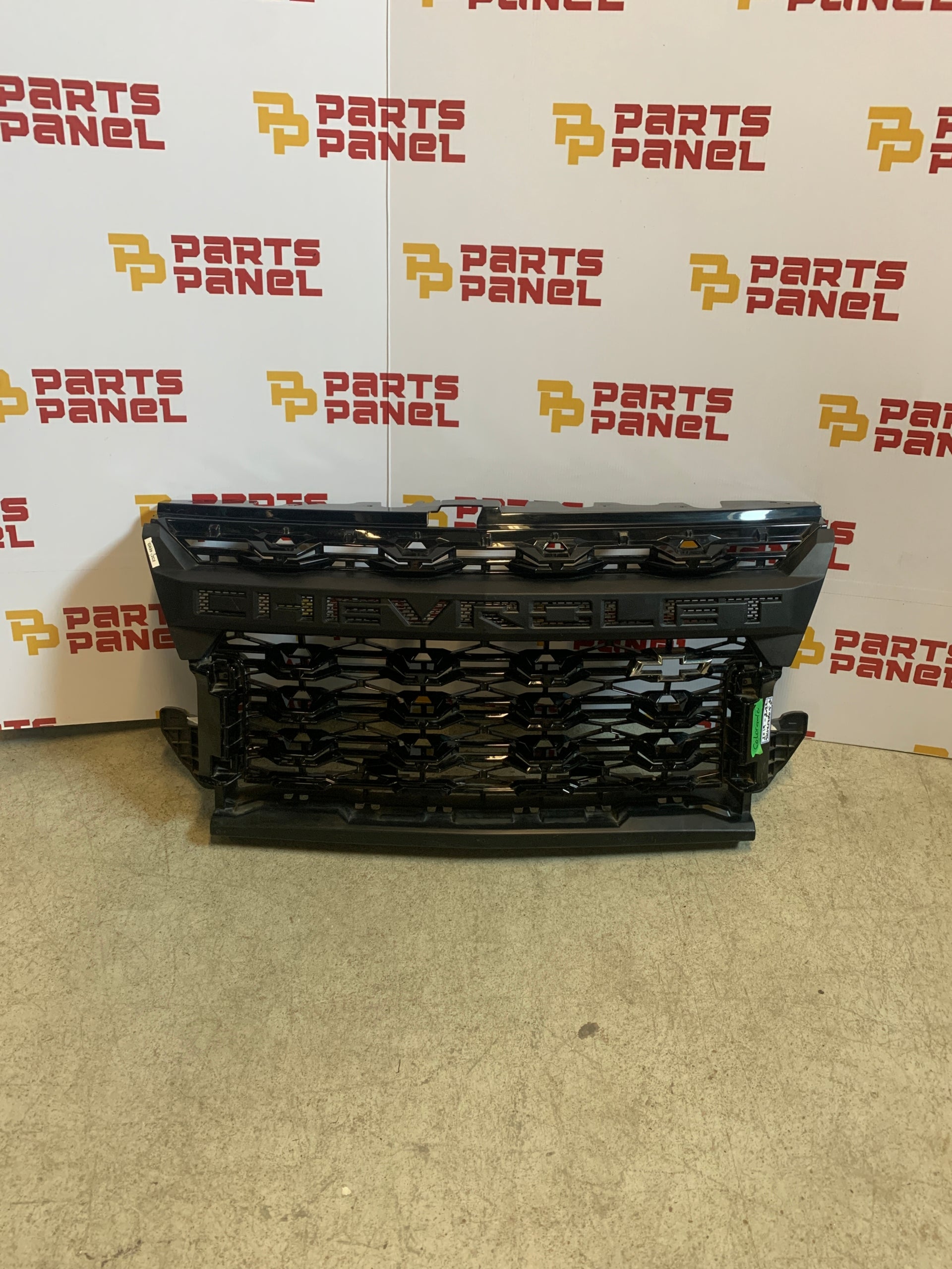 2021 - 2022 CHEVY COLORADO FRONT GRILLE 84457396