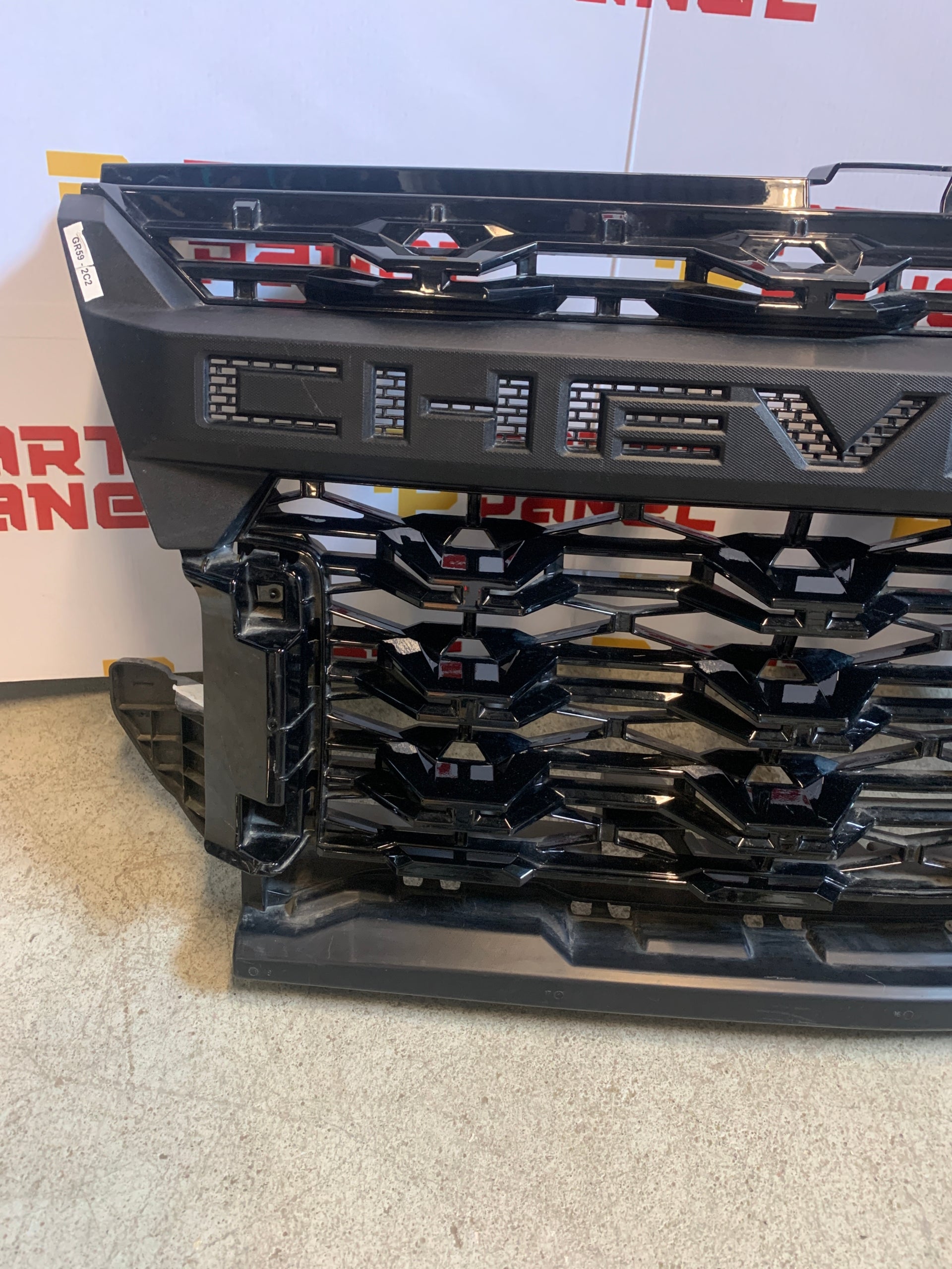 2021 - 2022 CHEVY COLORADO FRONT GRILLE 84457396