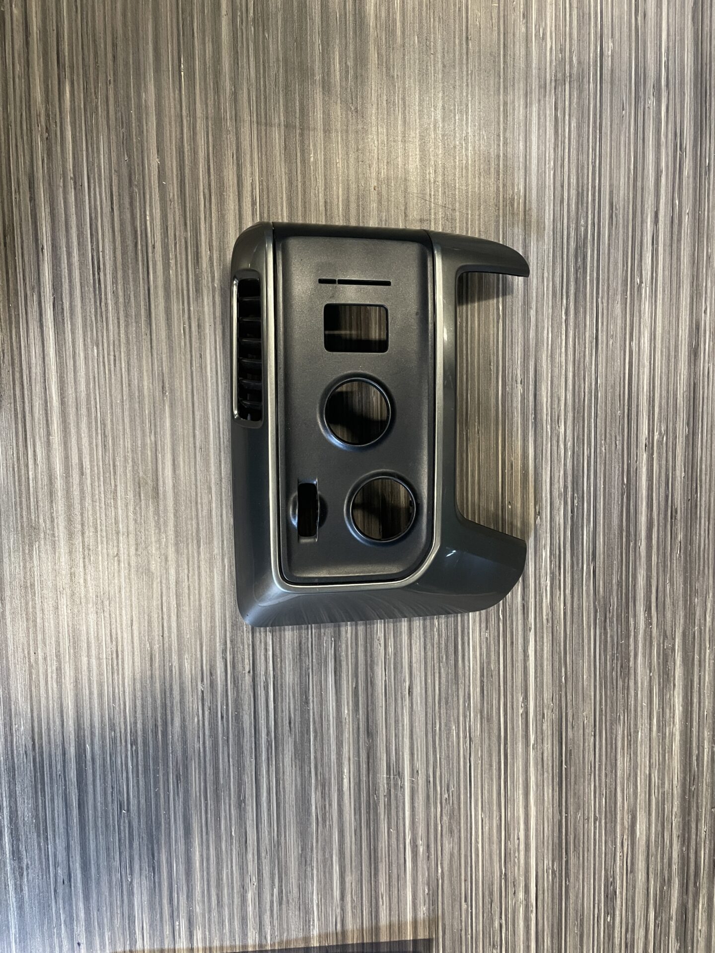 2014 - 2019 GMC SIERRA / CHEVY SILVERADO 1500/2500/3500 TRIM MOLDING 23136575