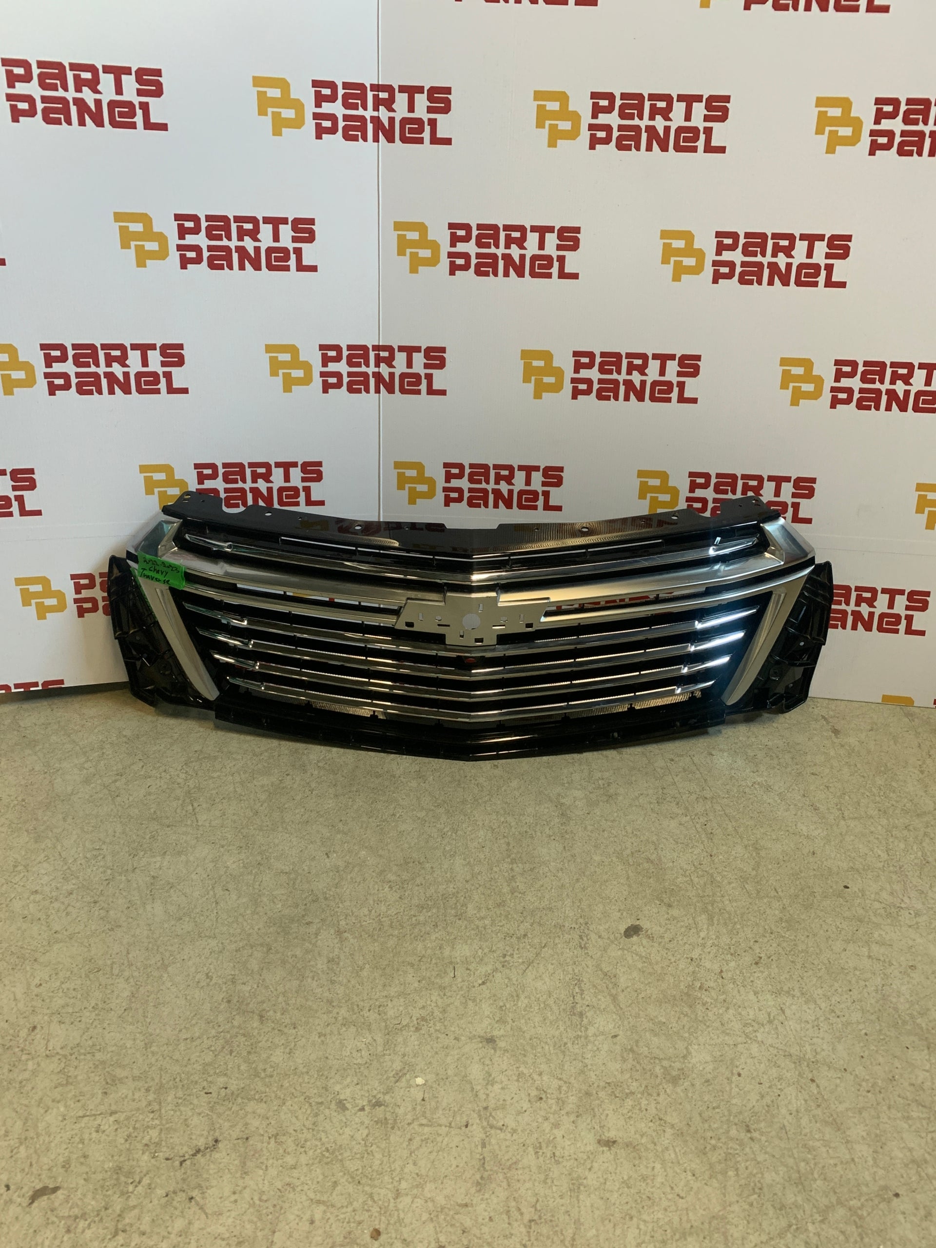 2022 - 2023 CHEVY TRAVERSE FRONT UPER GRILLE 84426603