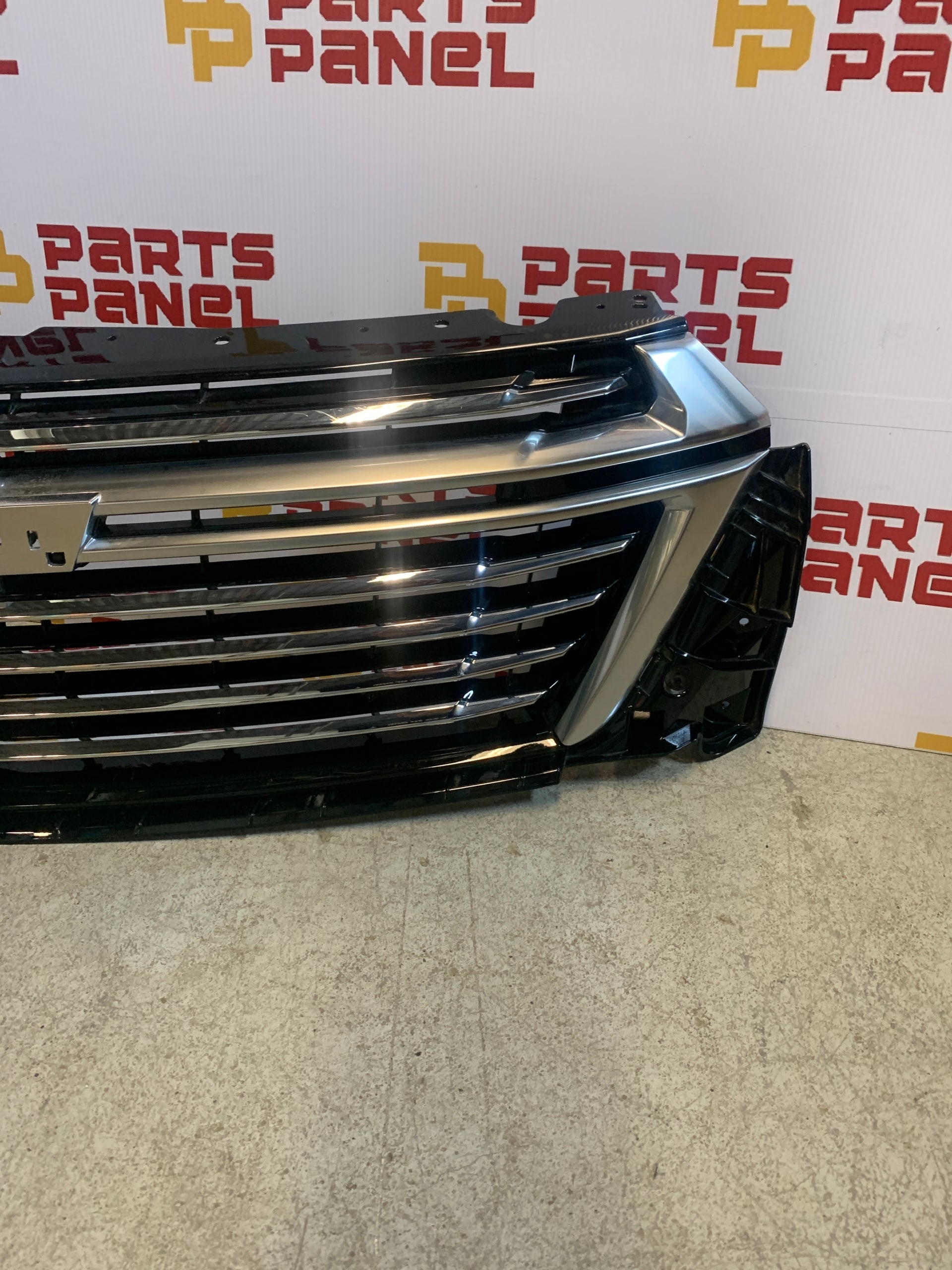 2022 - 2023 CHEVY TRAVERSE FRONT UPER GRILLE 84426603