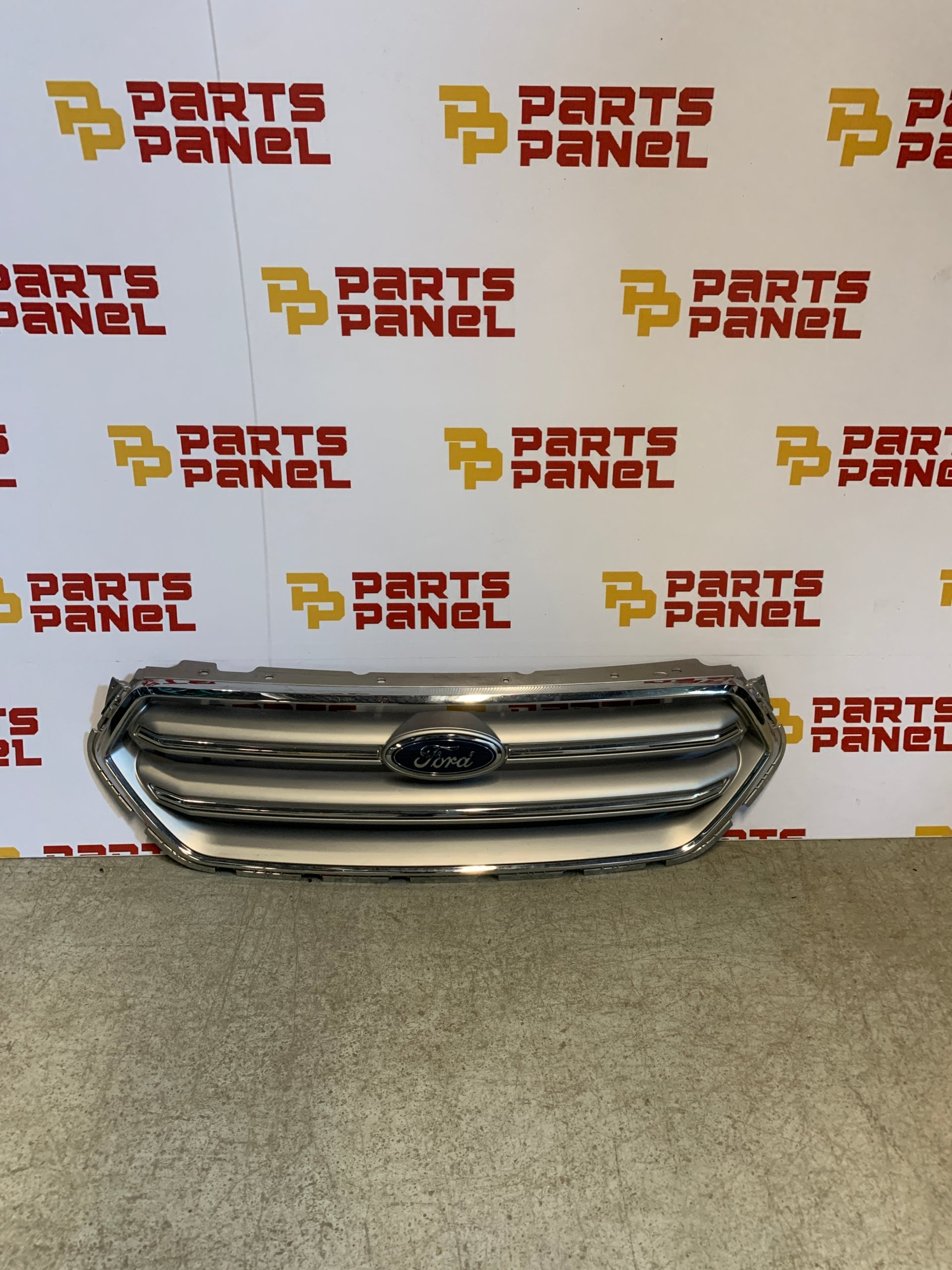2017 - 2019 FORD ESCAPE FRONT UPPER GRILLE GJ54-8200-BBW