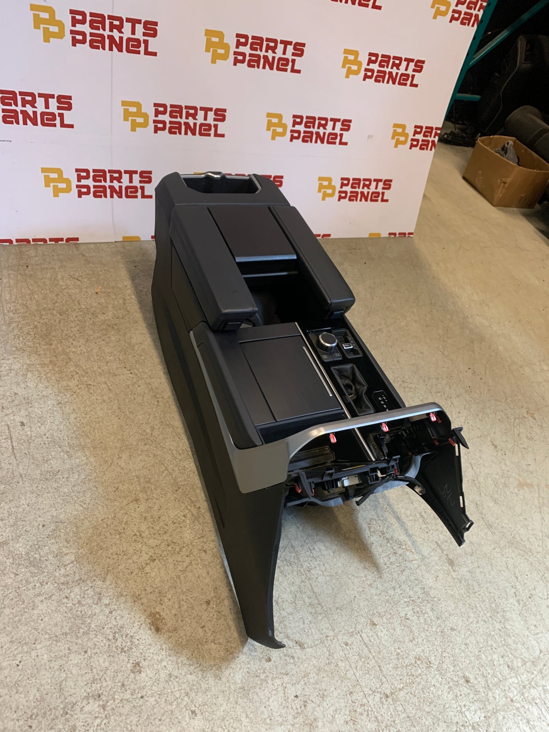 2023 - 2025 TOYOTA TUNDRA CONSOLA CENTRAL DELANTERA CON PALANCA DE CAMBIOS