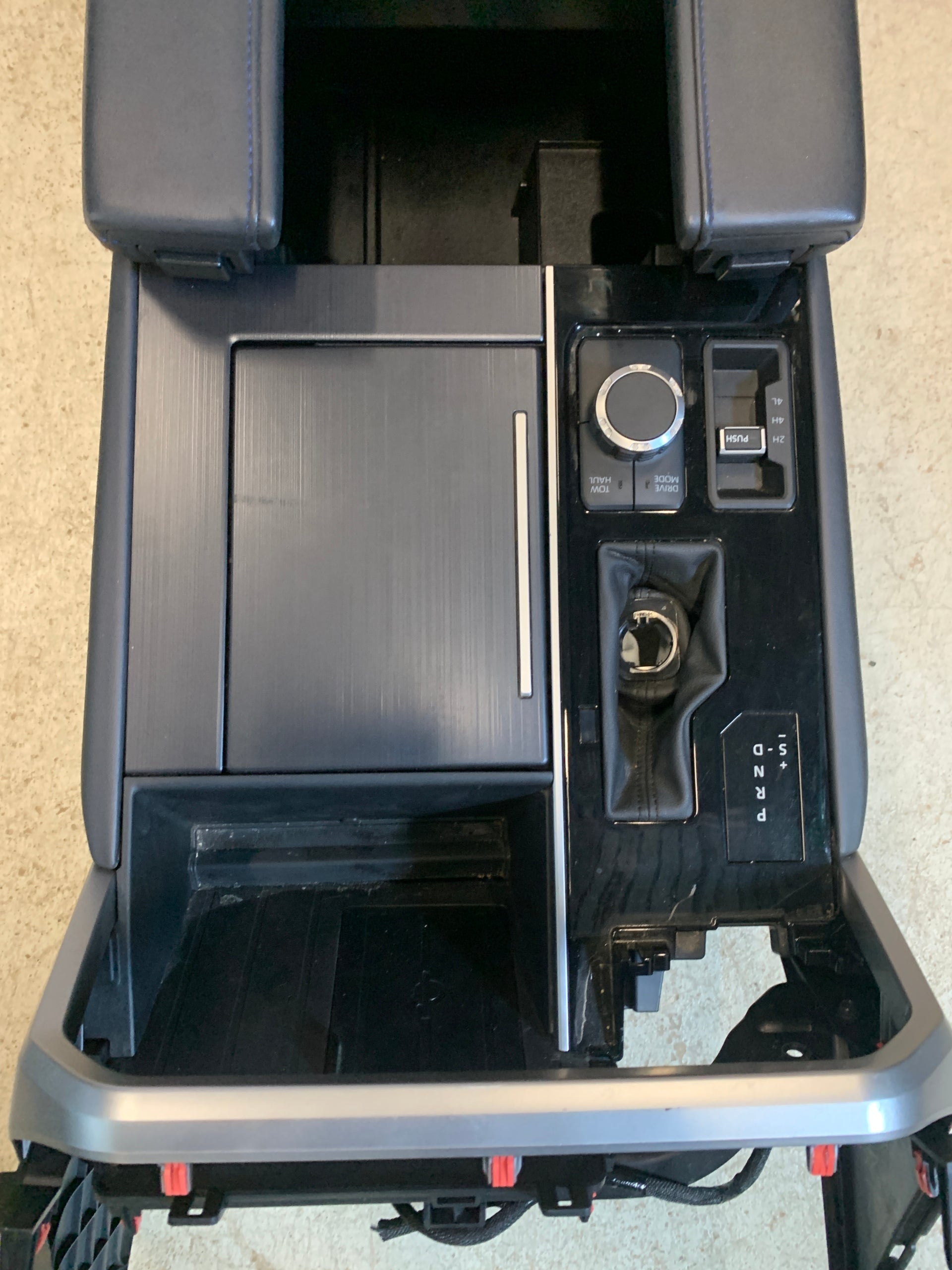 2023 - 2025 TOYOTA TUNDRA CONSOLA CENTRAL DELANTERA CON PALANCA DE CAMBIOS