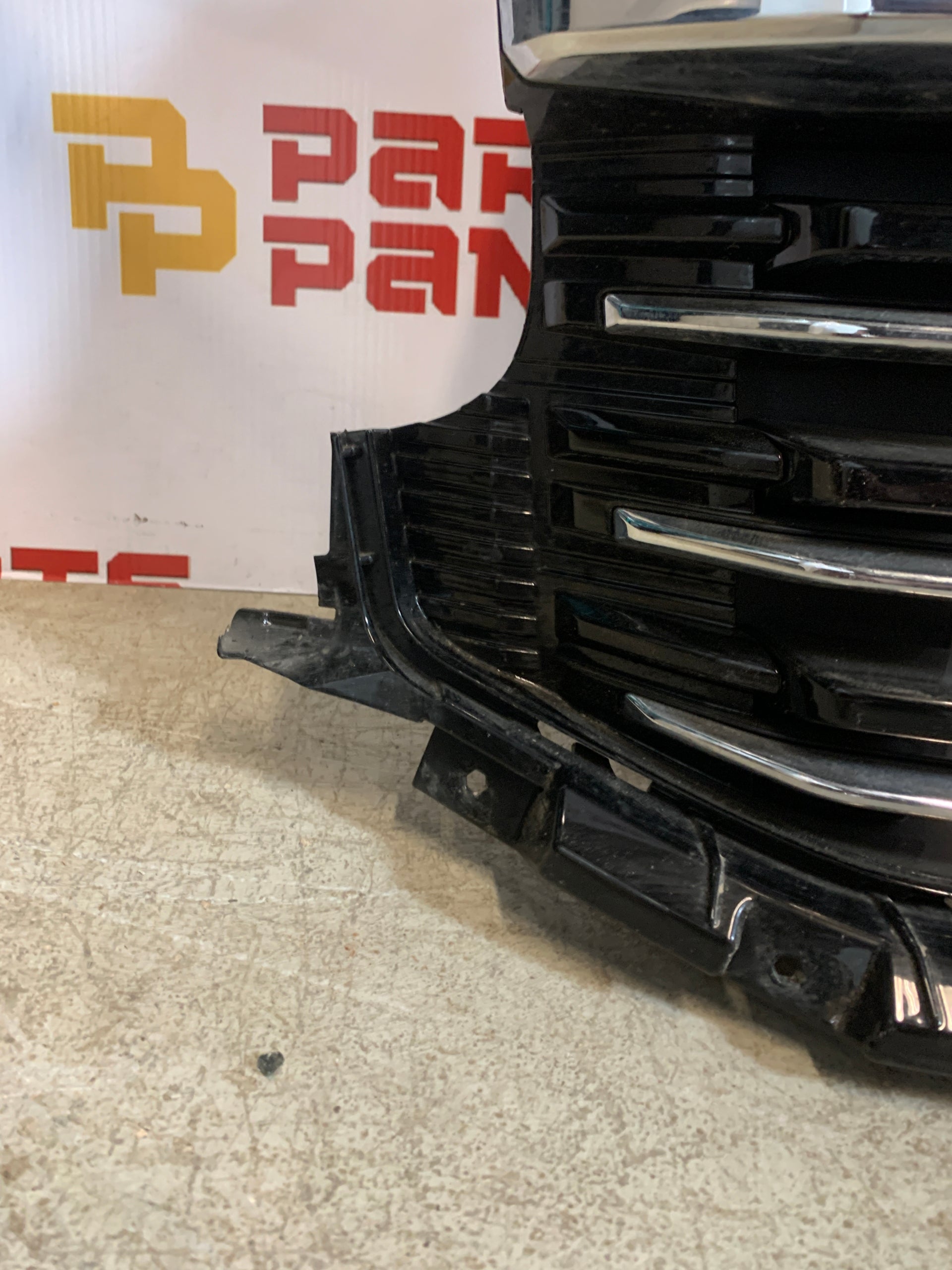 2021 – 2023 CHEVROLET TAHOE / SUBURBAN FRONT GRILLE ASSEMBLY GM1200769 85136868