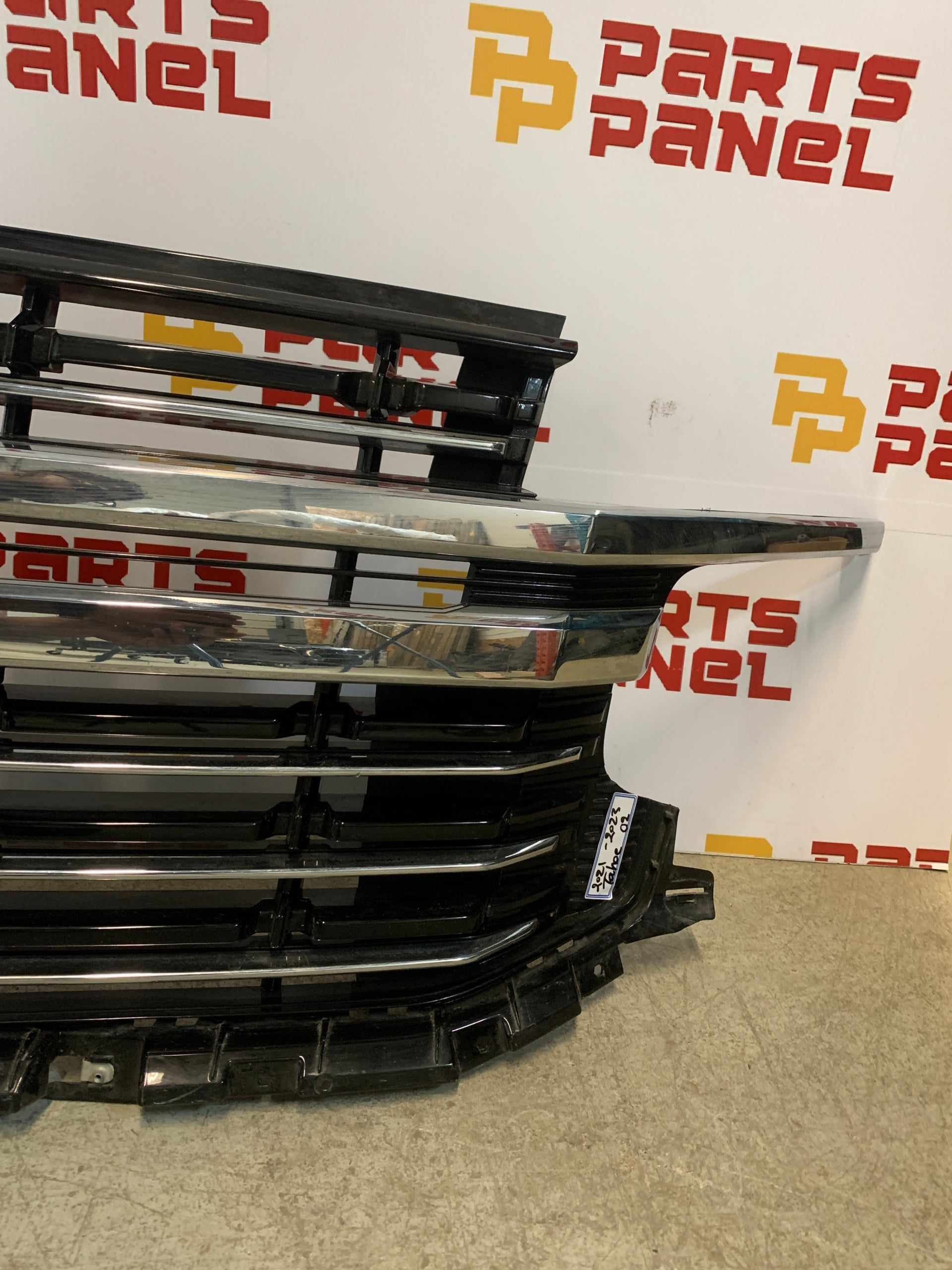 2021 – 2023 CHEVROLET TAHOE / SUBURBAN FRONT GRILLE ASSEMBLY GM1200769 85136868