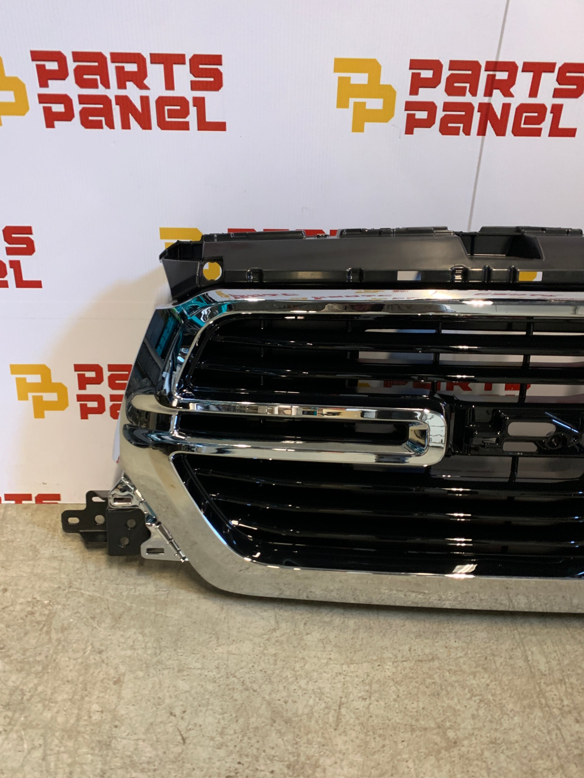 2019 - 2020 RAM 1500 FRONT NEW OEM CHROME GRILLE 
