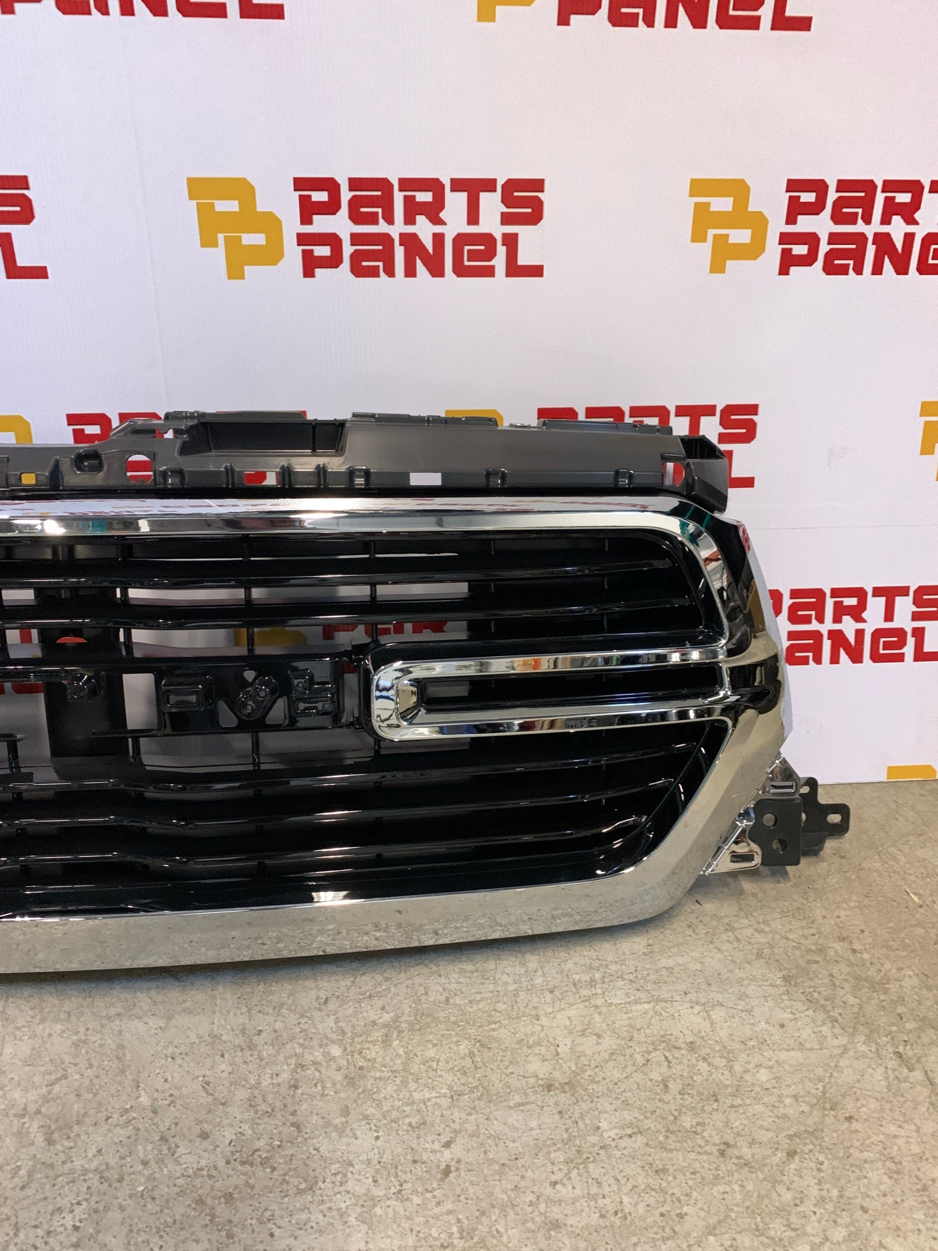 2019 - 2020 RAM 1500 FRONT NEW OEM CHROME GRILLE 