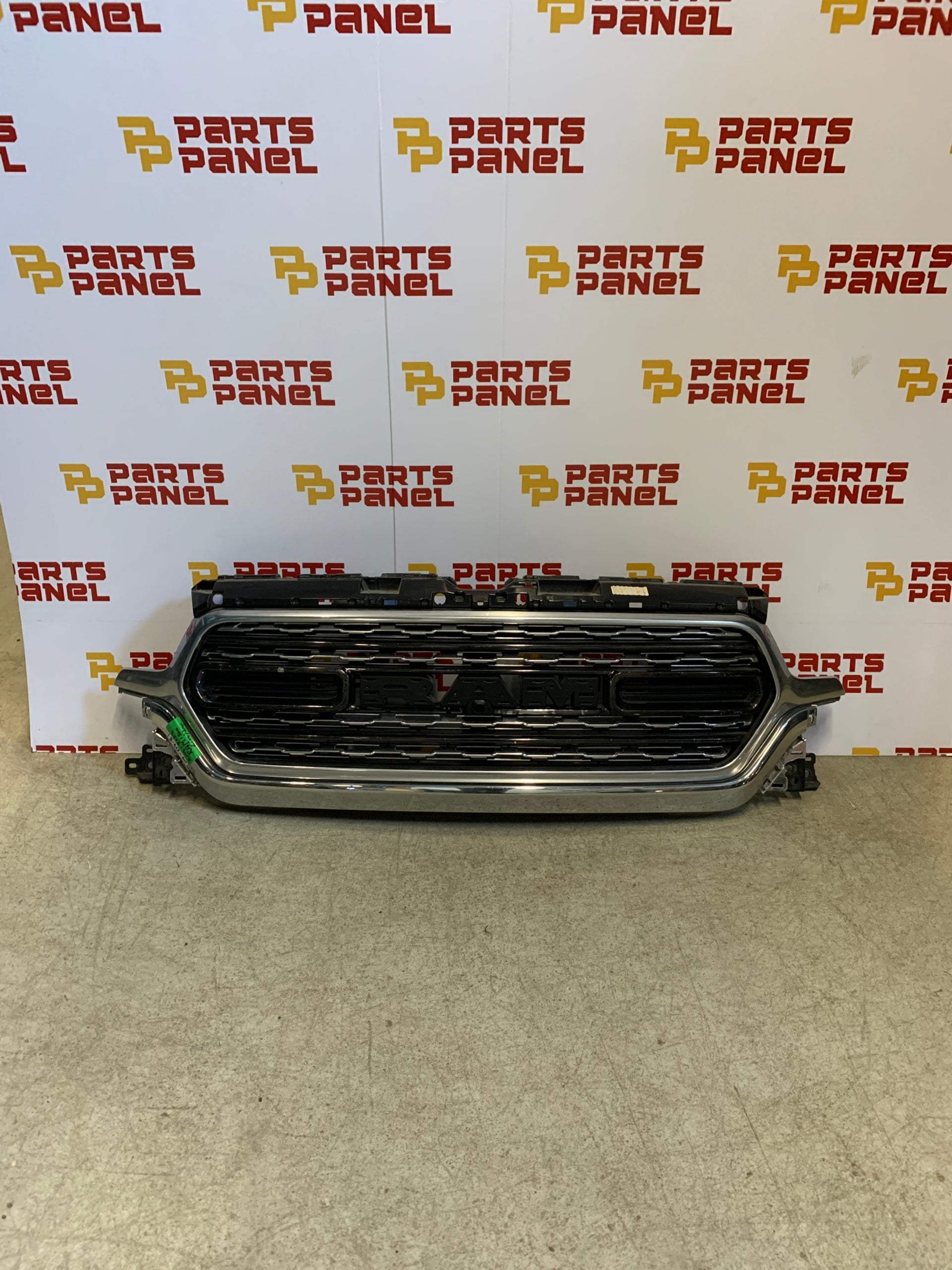 2019 - 2023 RAM 1500 LIMITED FRONT CHROME  GRILLE 68366527AH