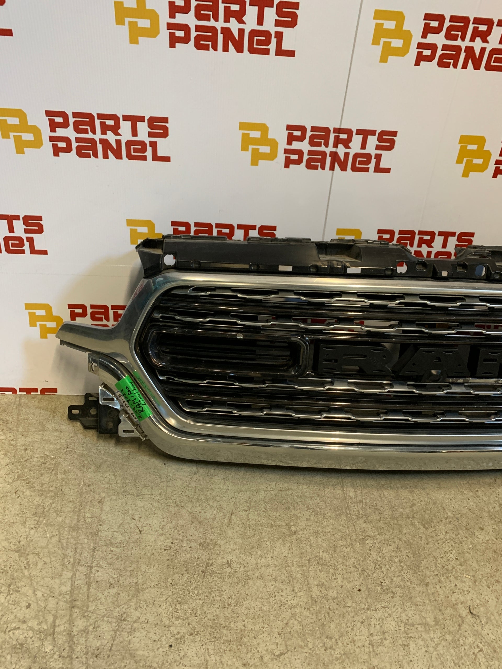 2019 - 2023 RAM 1500 LIMITED FRONT CHROME  GRILLE 68366527AH