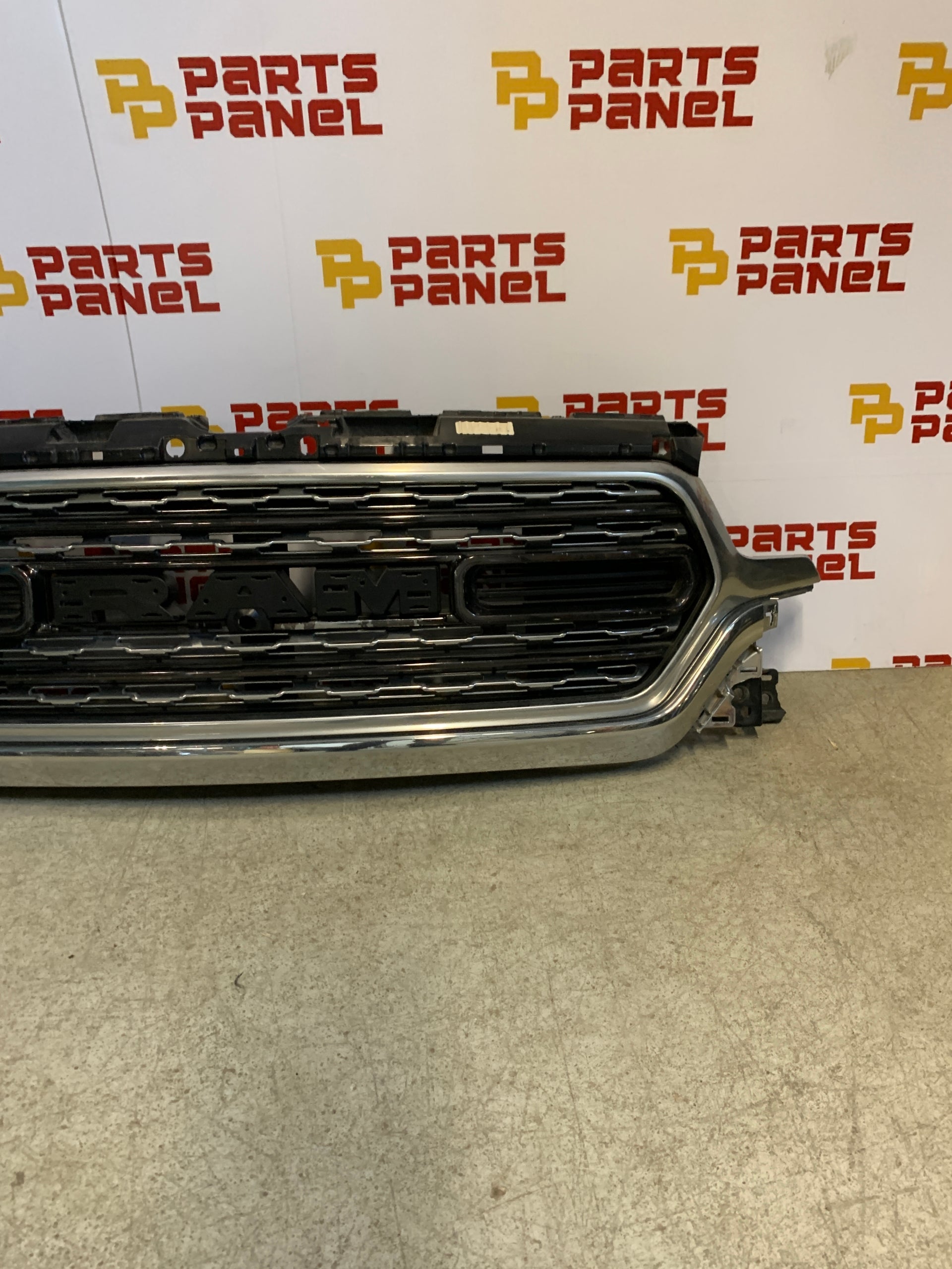 2019 - 2023 RAM 1500 LIMITED FRONT CHROME  GRILLE 68366527AH