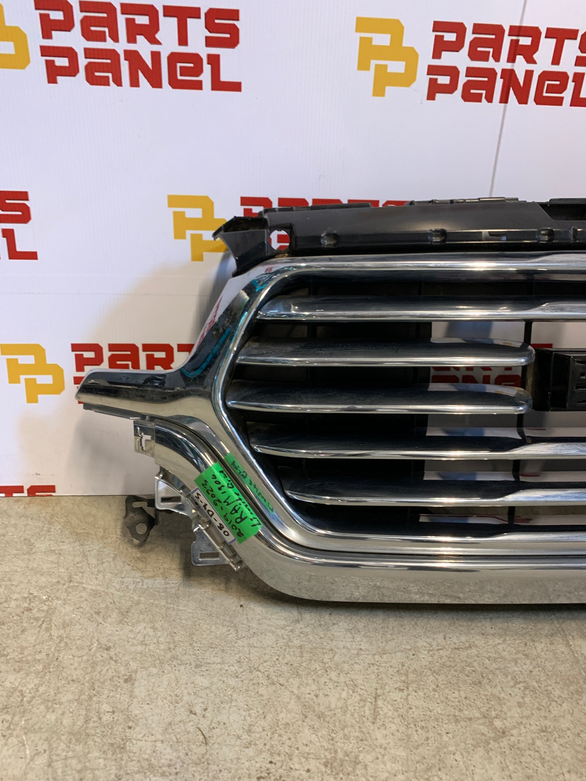 2019 – 2022 RAM 1500 LIMITED / LONG HORN FRONT CHROME GRILLE 68404994AD