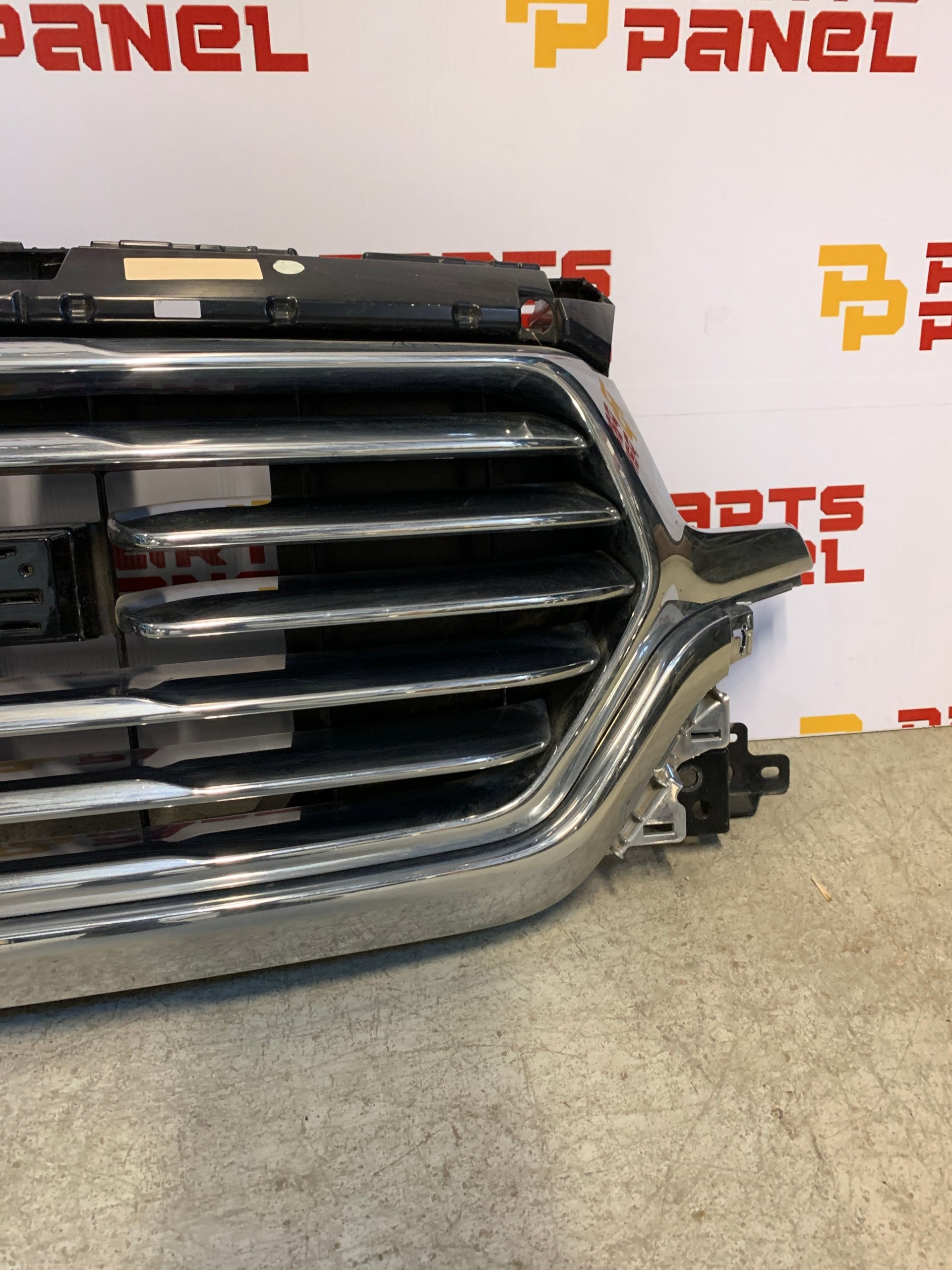 2019 – 2022 RAM 1500 LIMITED / LONG HORN FRONT CHROME GRILLE 68404994AD