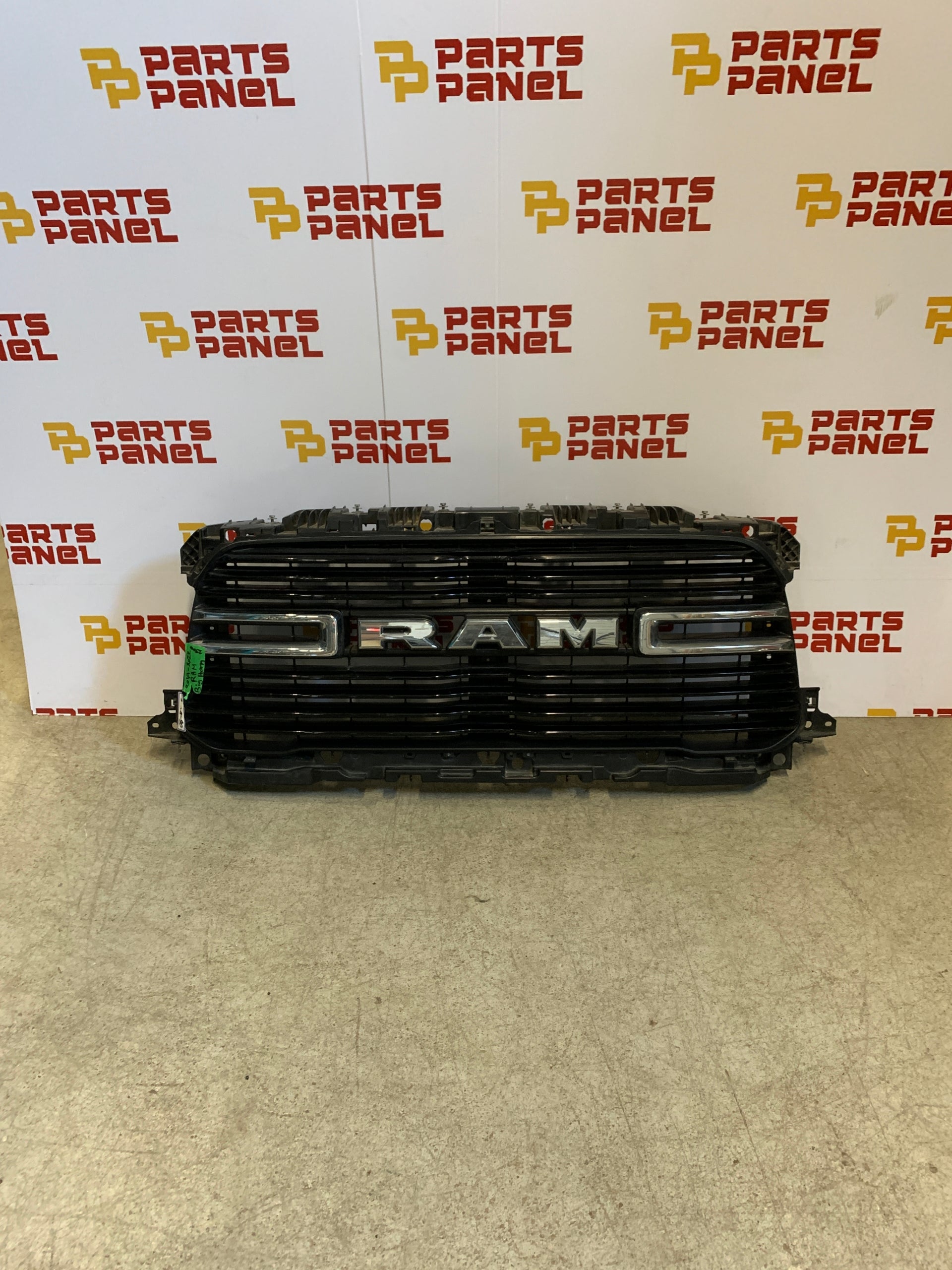 2019 - 2023 RAM 2500 / 3500 BIG HORN OEM FRONT GRILLE CH1200430 68386825AF