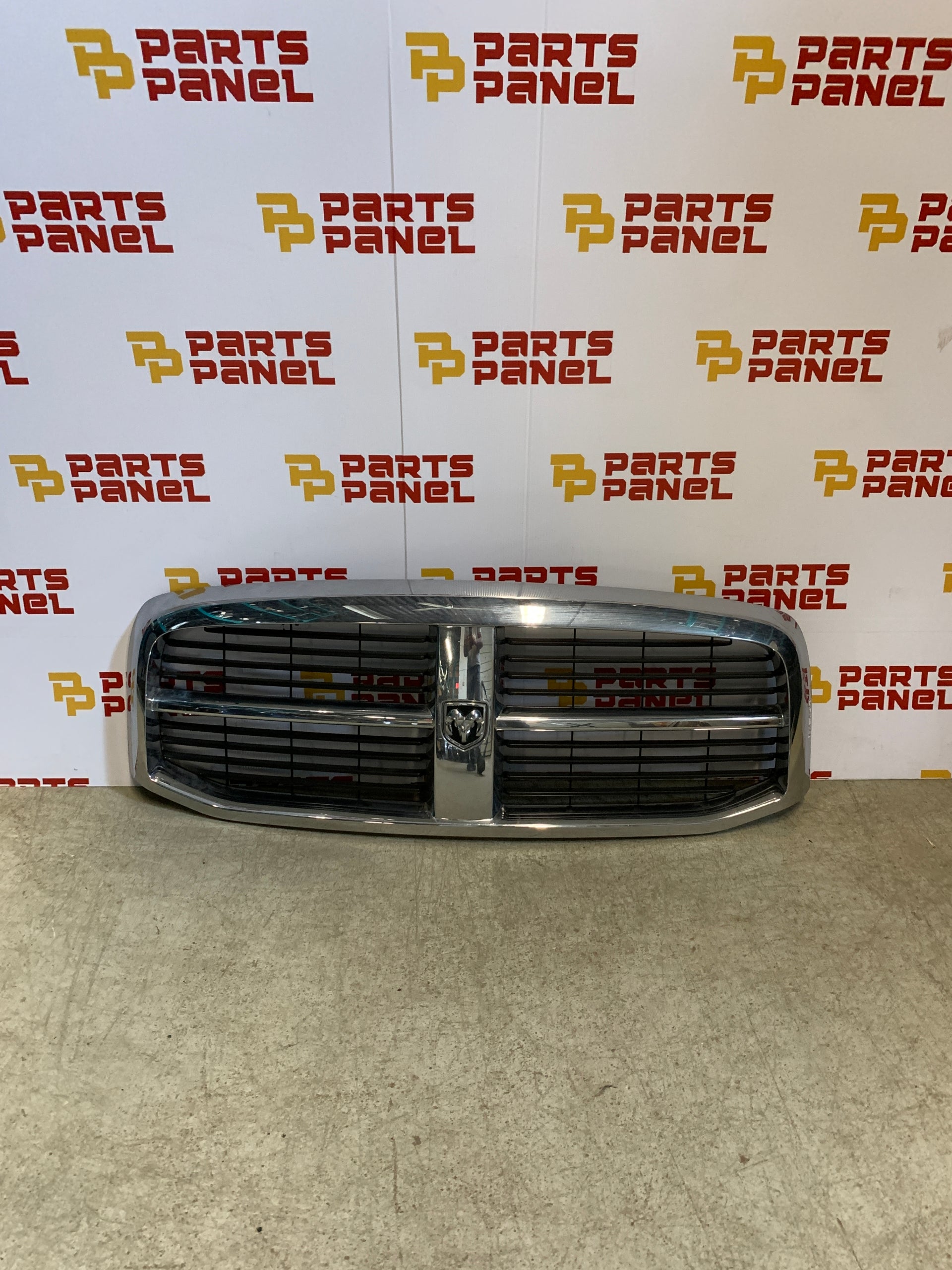 2006 - 2010 RAM 1500 / 2500 / 3500 FRONT CHROME GRILLE 55077767AE