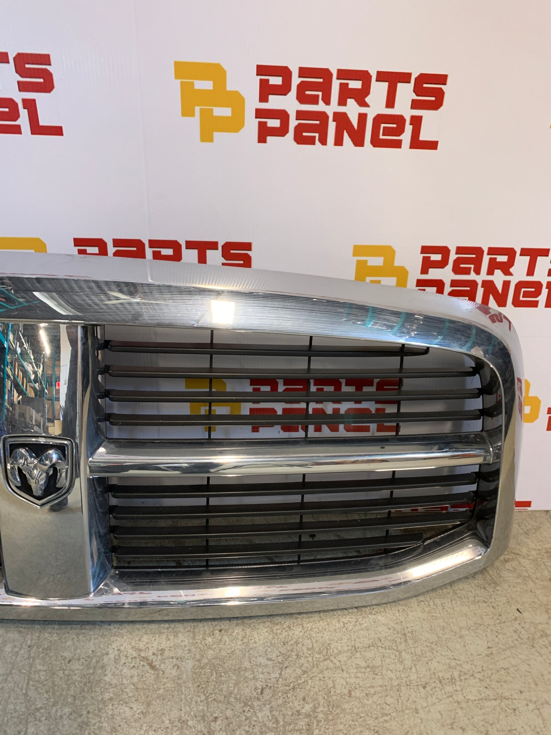 2006 - 2010 RAM 1500 / 2500 / 3500 FRONT CHROME GRILLE 55077767AE