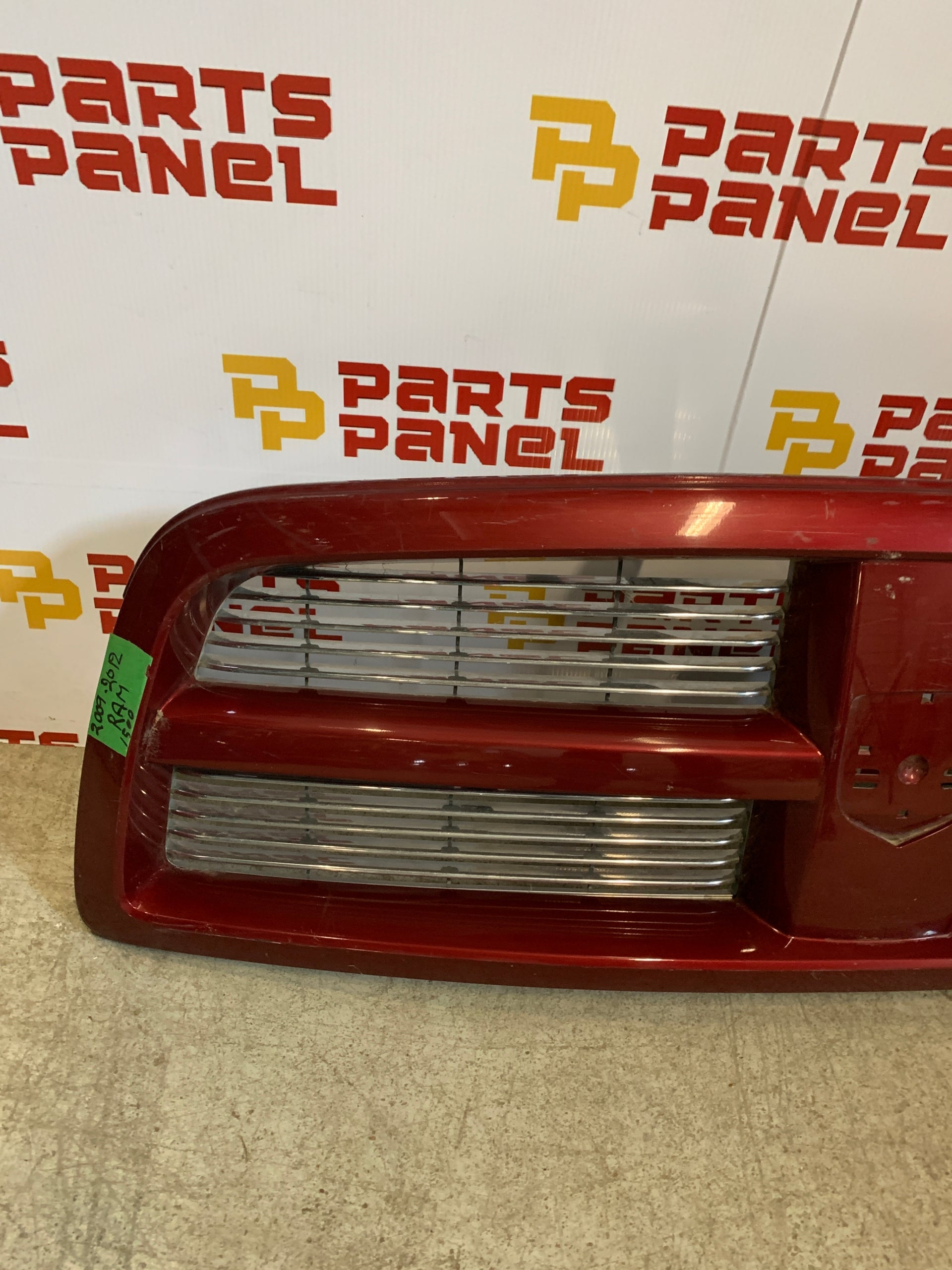 2009 - 2012 RAM 1500 FRONT OEM PAINTED GRILLE 82211741AB
