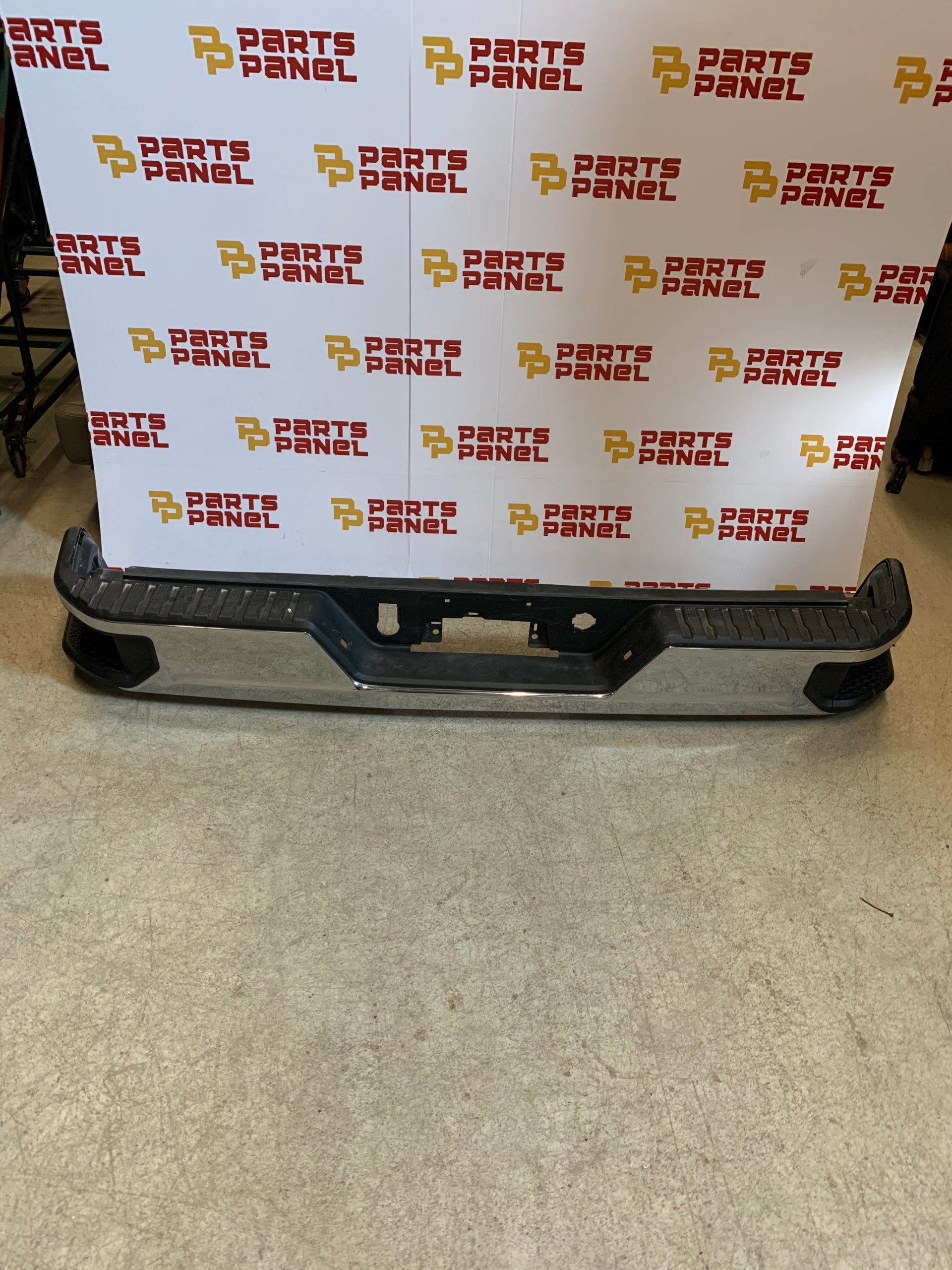 2019 - 2024 GMC SIERRA 1500 / CHEVY SILVERADO 1500 REAR BUMPER CHROME ASSEMBLY 