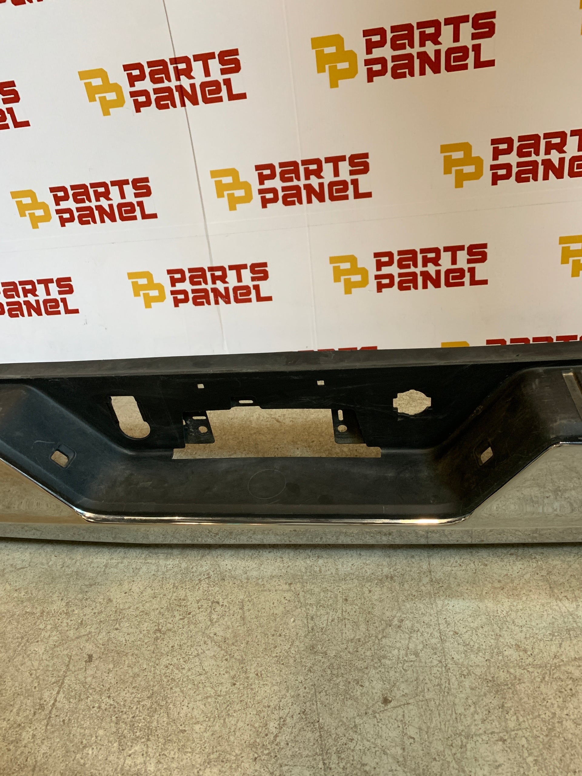 2019 - 2024 GMC SIERRA 1500 / CHEVY SILVERADO 1500 REAR BUMPER CHROME ASSEMBLY 