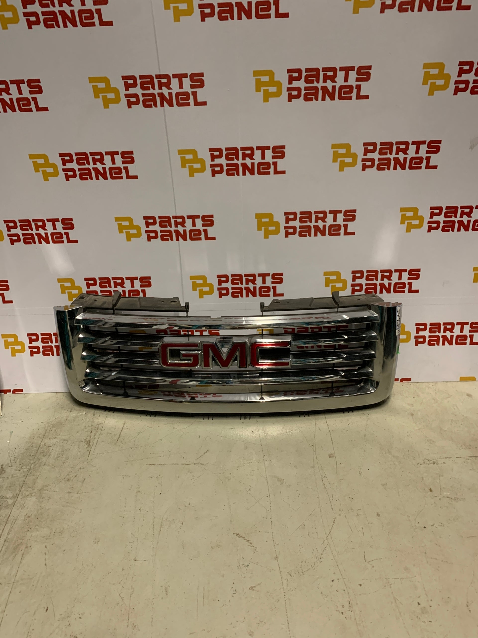2007 - 2013 GMC SIERRRA 1500 FRONT CHROME GRILLE 25809478 