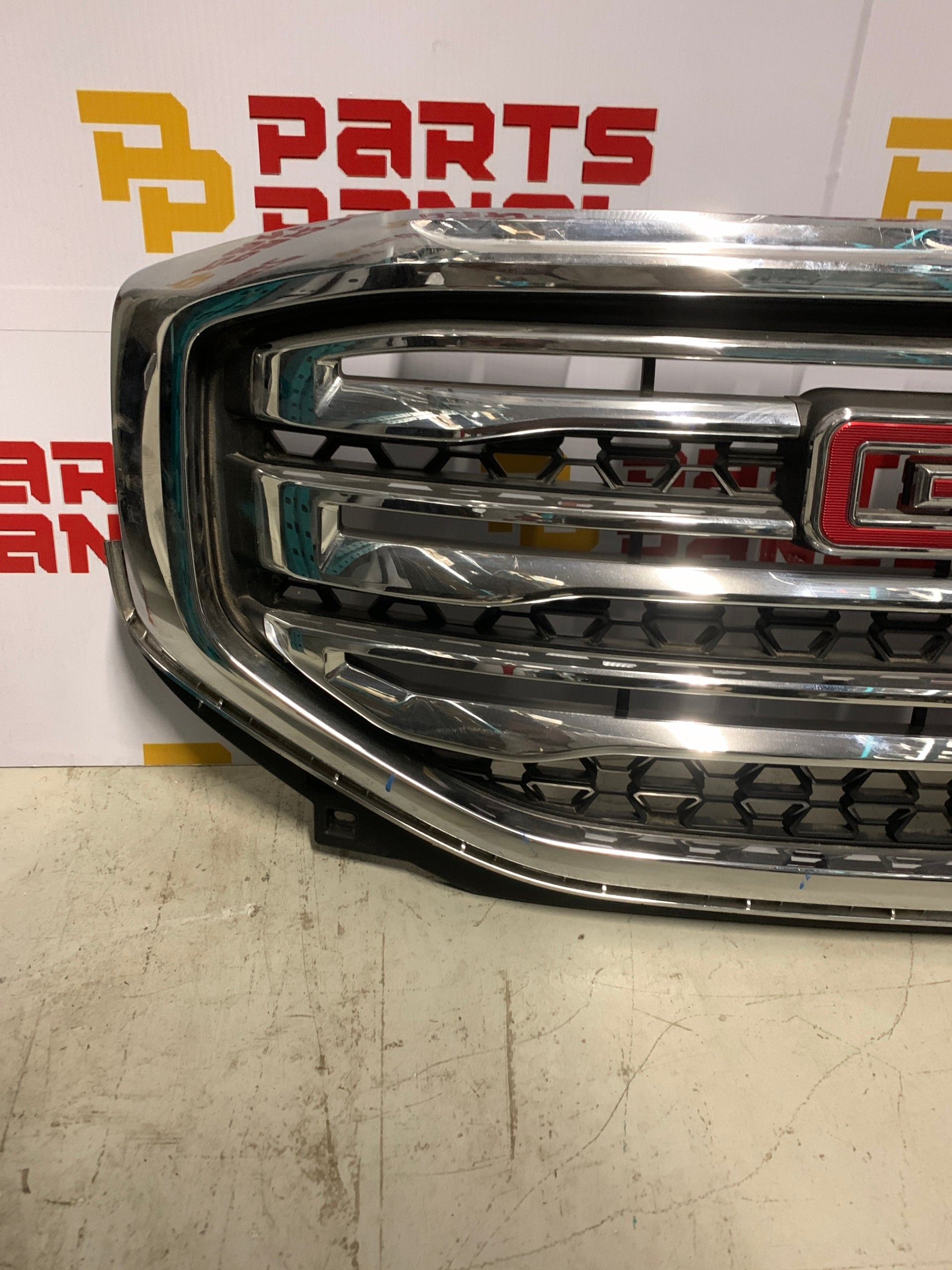 Calandre chromée avant GMC ACADIA 2017-2019 84378393