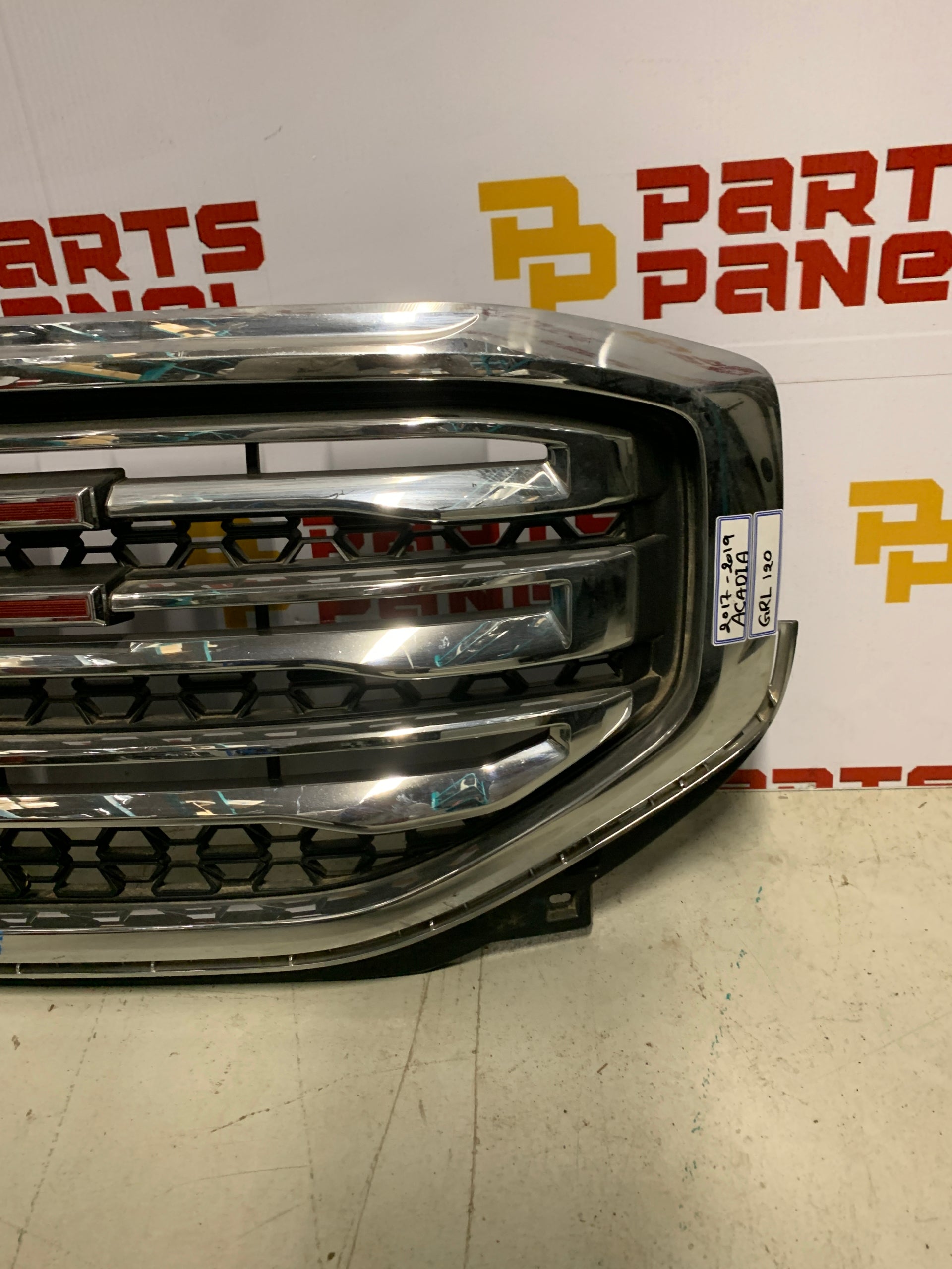 2017 - 2019 GMC ACADIA FRONT CHROME GRILLE 84378393