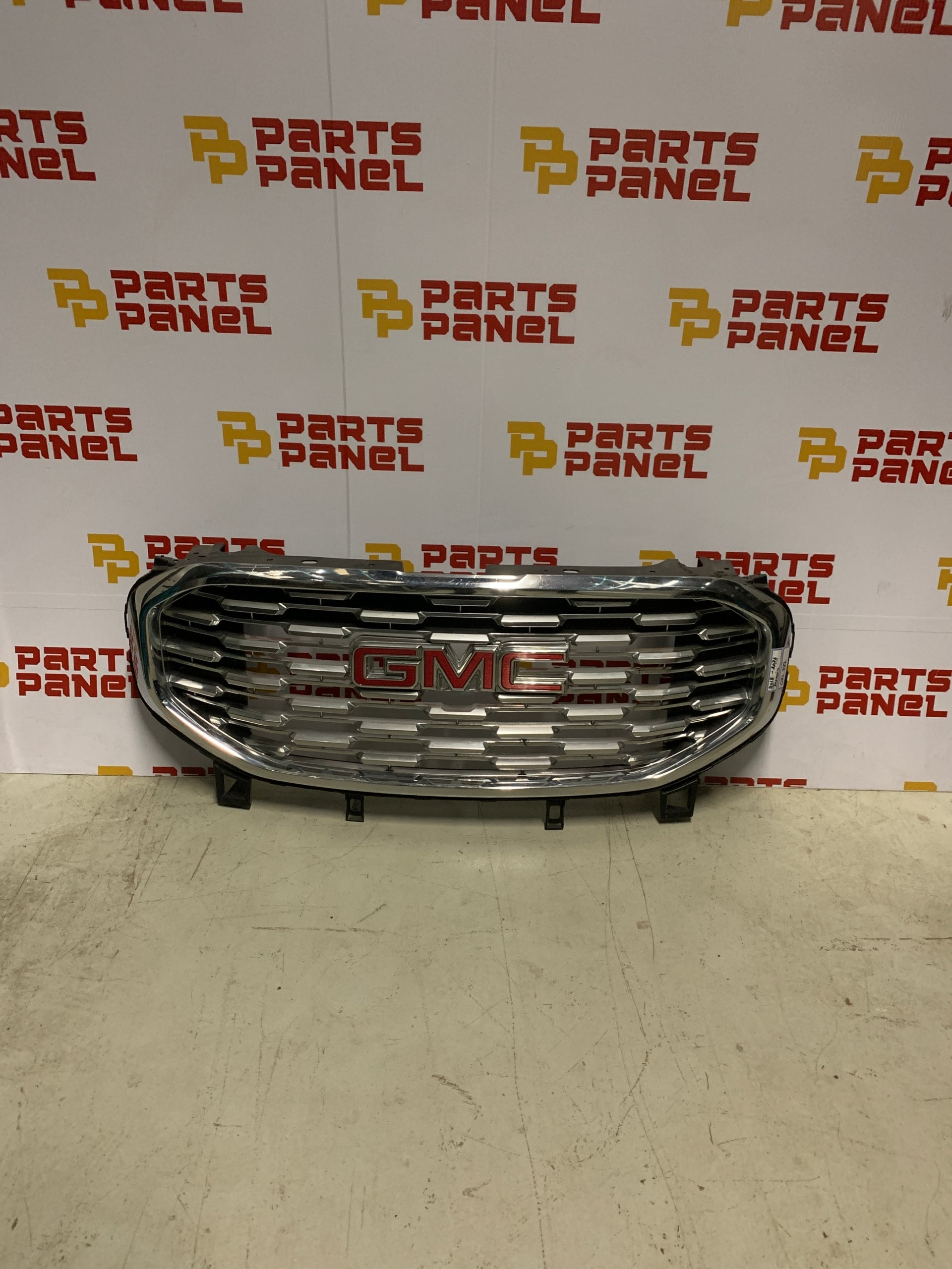2018 - 2020 GMC TERRAIN FRONT CHROME GRILLE 84236094