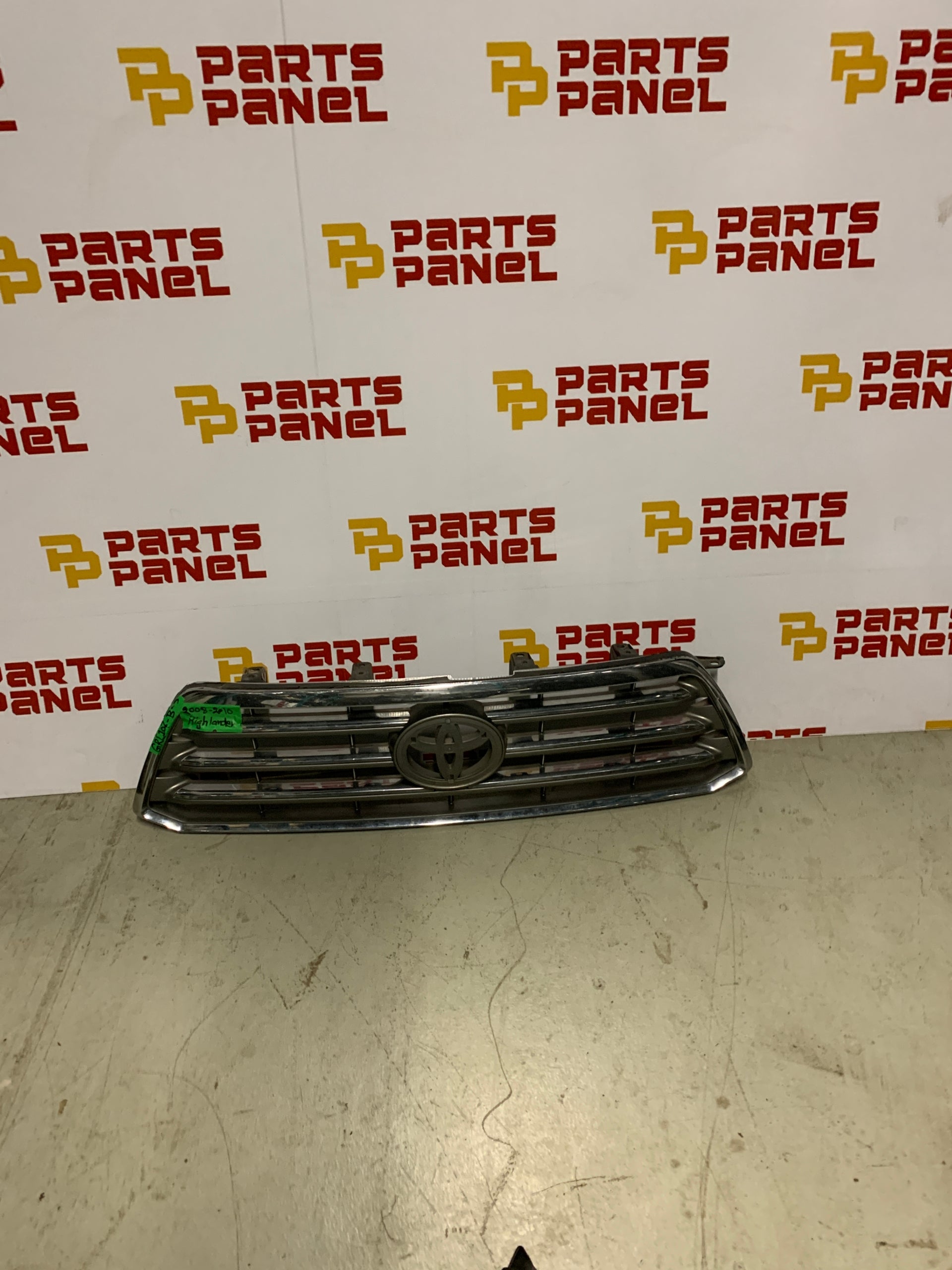 2008 - 2010 TOYOTA HIGHLANDER FRONT GRILLE 