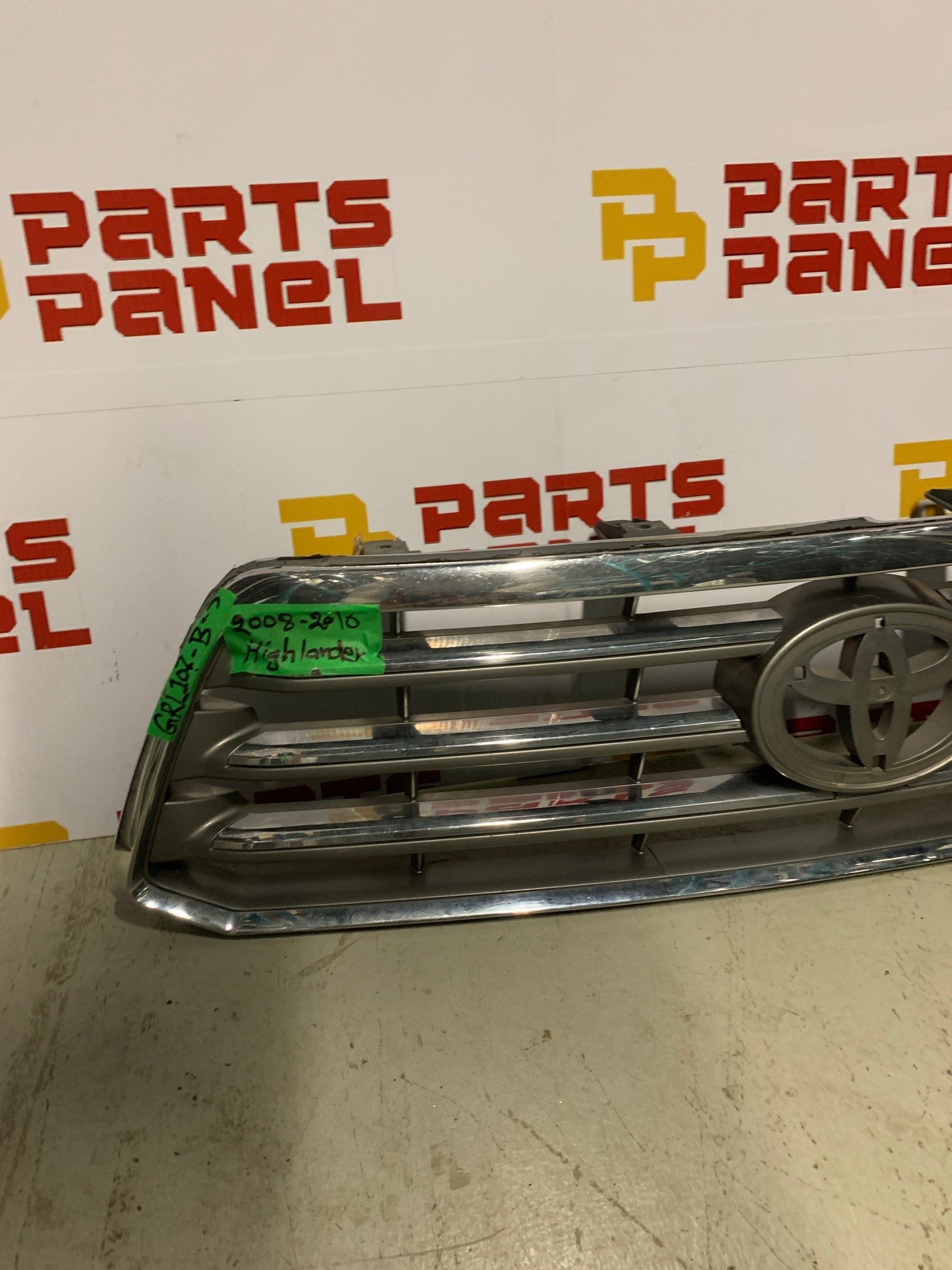 2008 - 2010 TOYOTA HIGHLANDER FRONT GRILLE 
