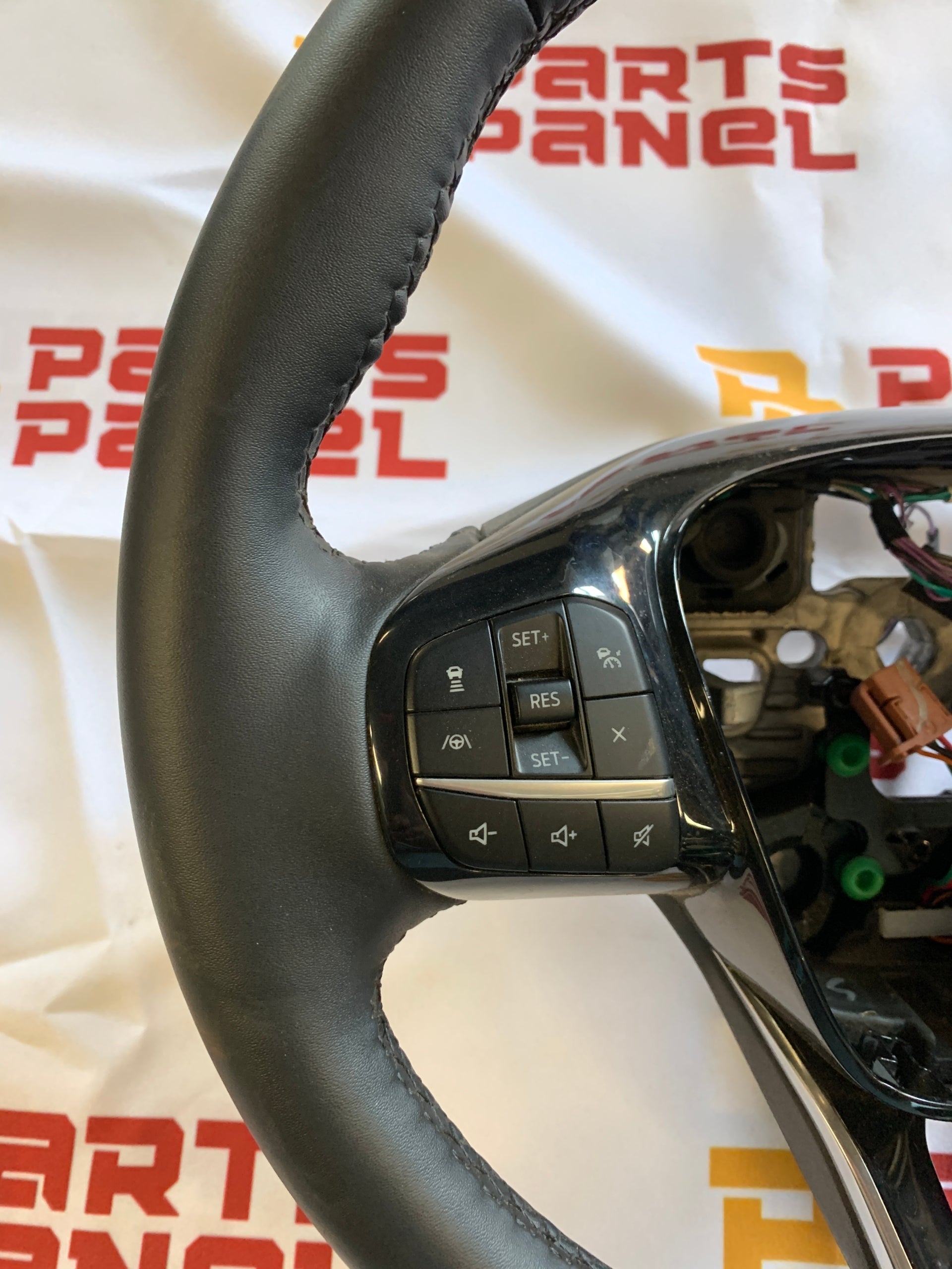 VOLANTE CALEFACTADO DE CUERO NEGRO PARA FORD ESCAPE 2021-2022 MJ6B 3600