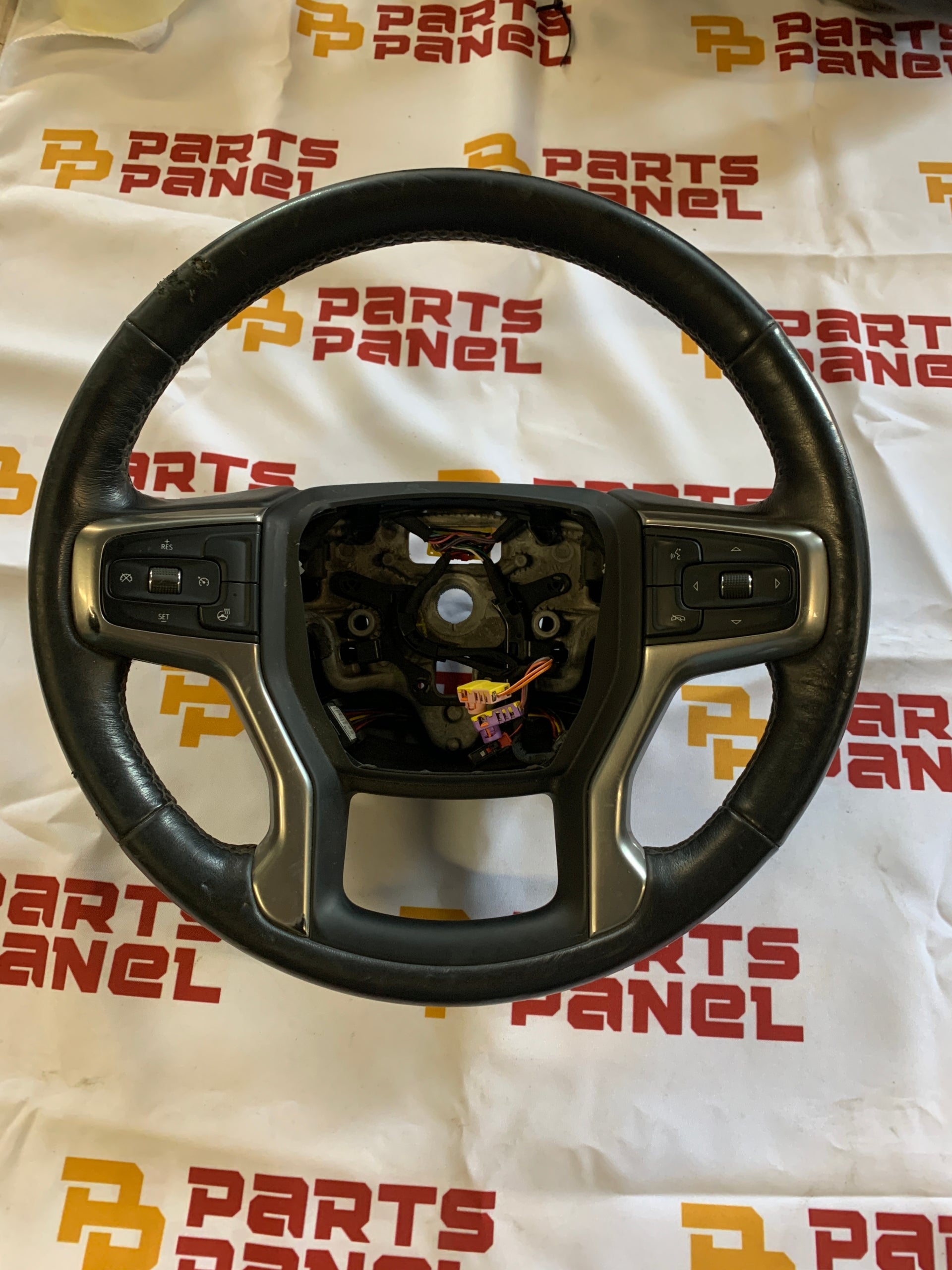 2019 - 2024 CHEVY SILVERADO 1500 / 2500 3500 / GMC SIERRA 2500 / 3500 LEATHER STEERING WHEEL WITH HEAT 84946341