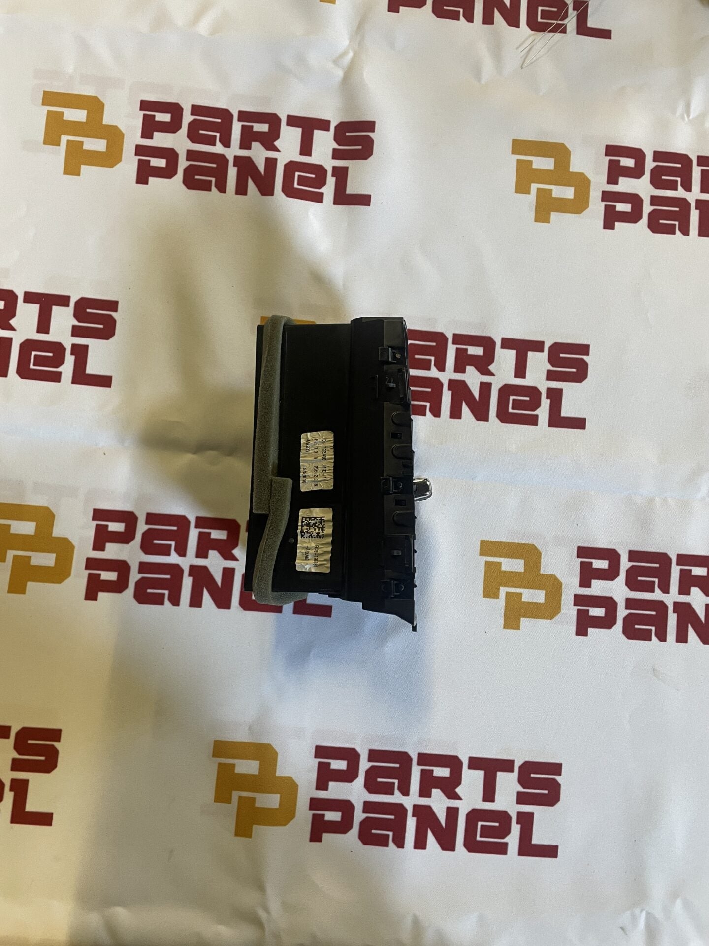 2015 - 2020 FORD F-150 DASHBOARD RIGHT SIDE AIR VENT FL3B-19C681A