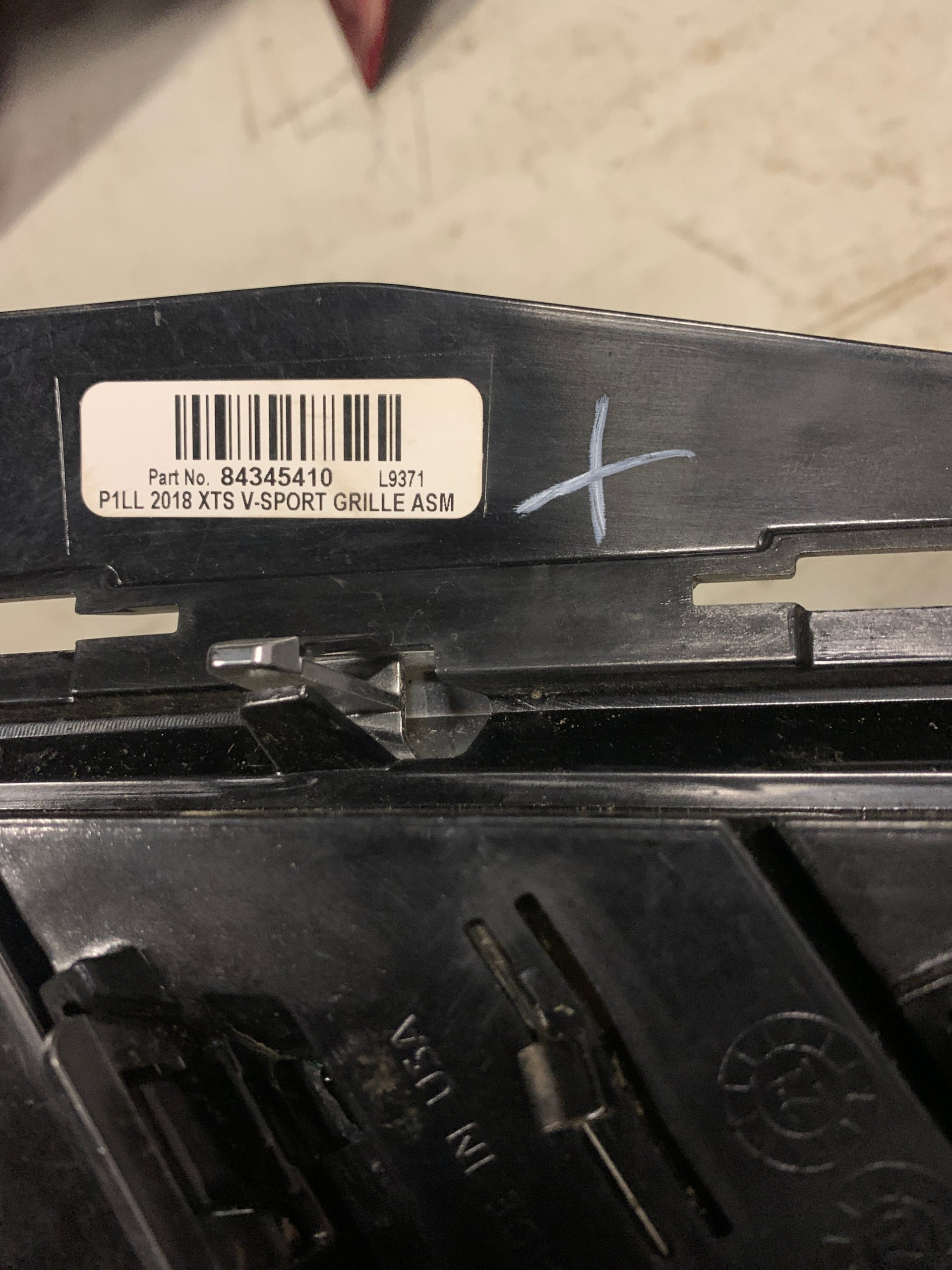 2018 - 2019 CADILLAC XTS FRONT GRILLE 84345410