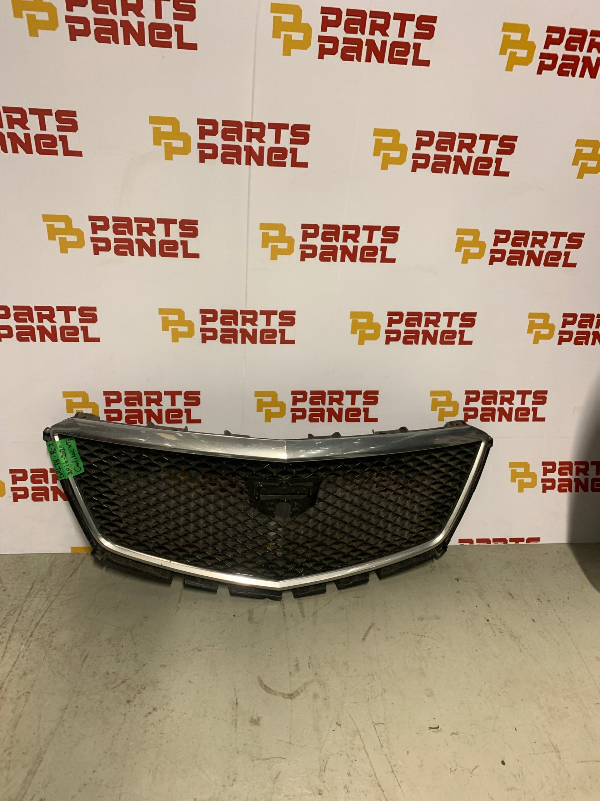 2020 - 2023 CADILLAC XT5 FRONT BUMPER CENTER GRILLE OEM 84226179