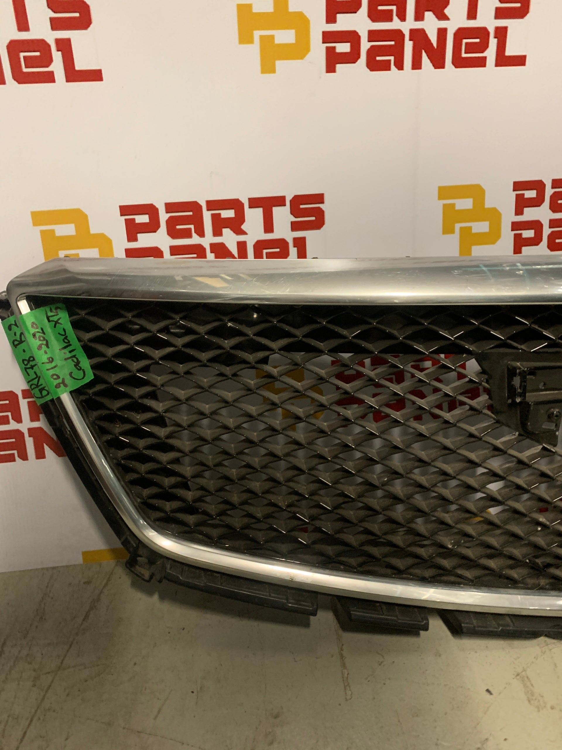 2020 - 2023 CADILLAC XT5 FRONT BUMPER CENTER GRILLE OEM 84226179