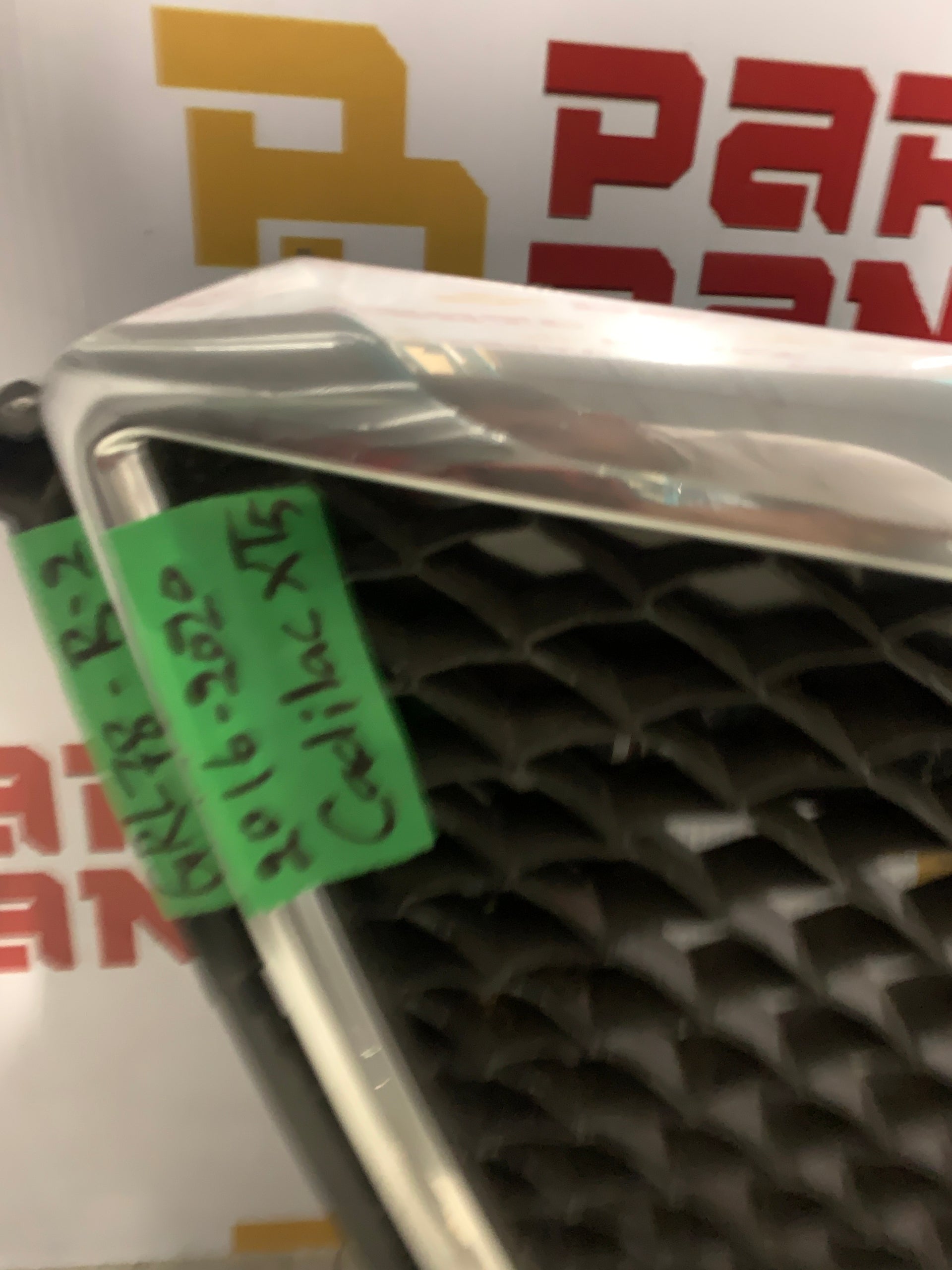 2020 - 2023 CADILLAC XT5 FRONT BUMPER CENTER GRILLE OEM 84226179
