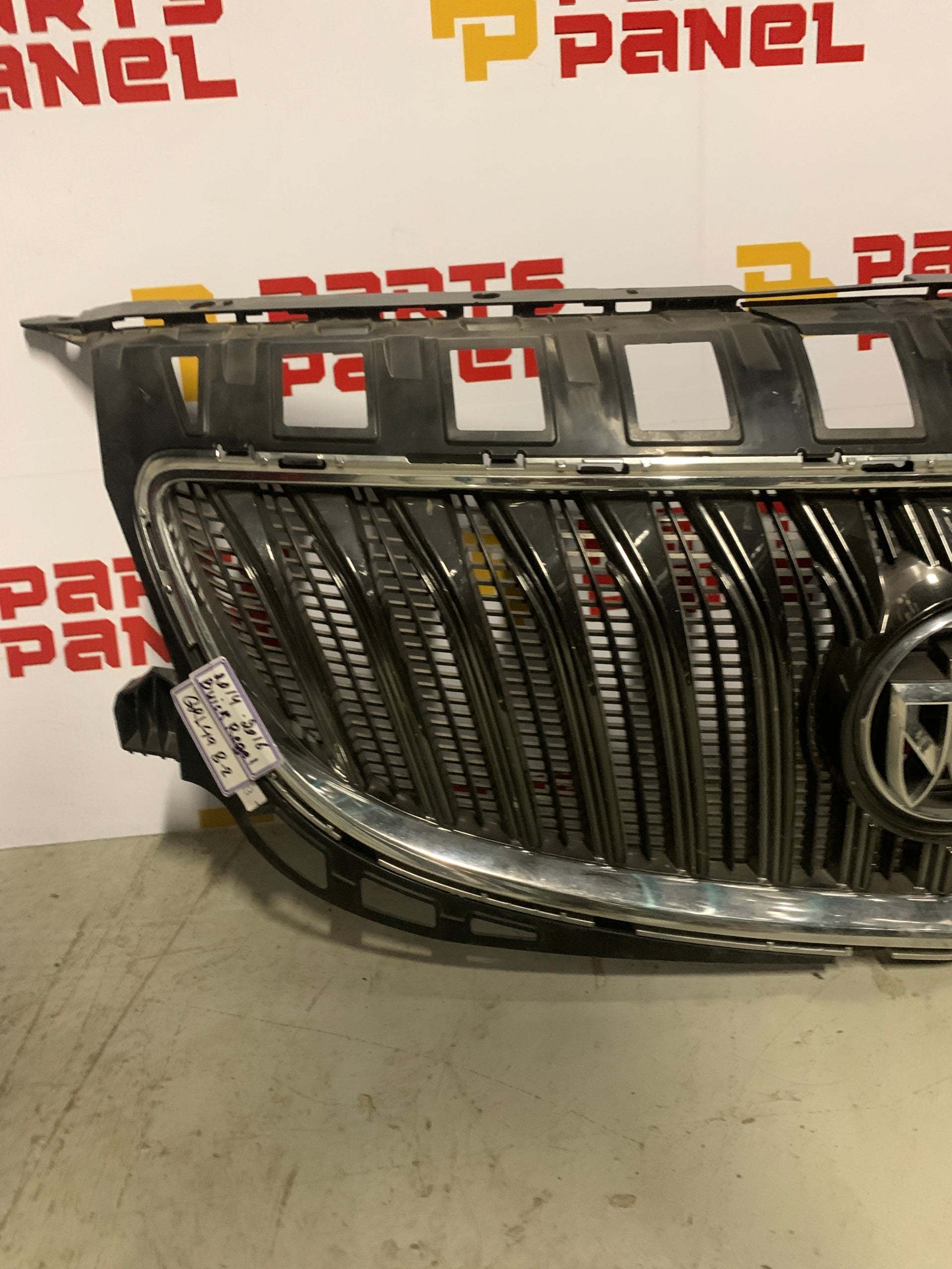 2014 - 2017 BUICK REGEL PARRILLA DELANTERA GMX350 9403638