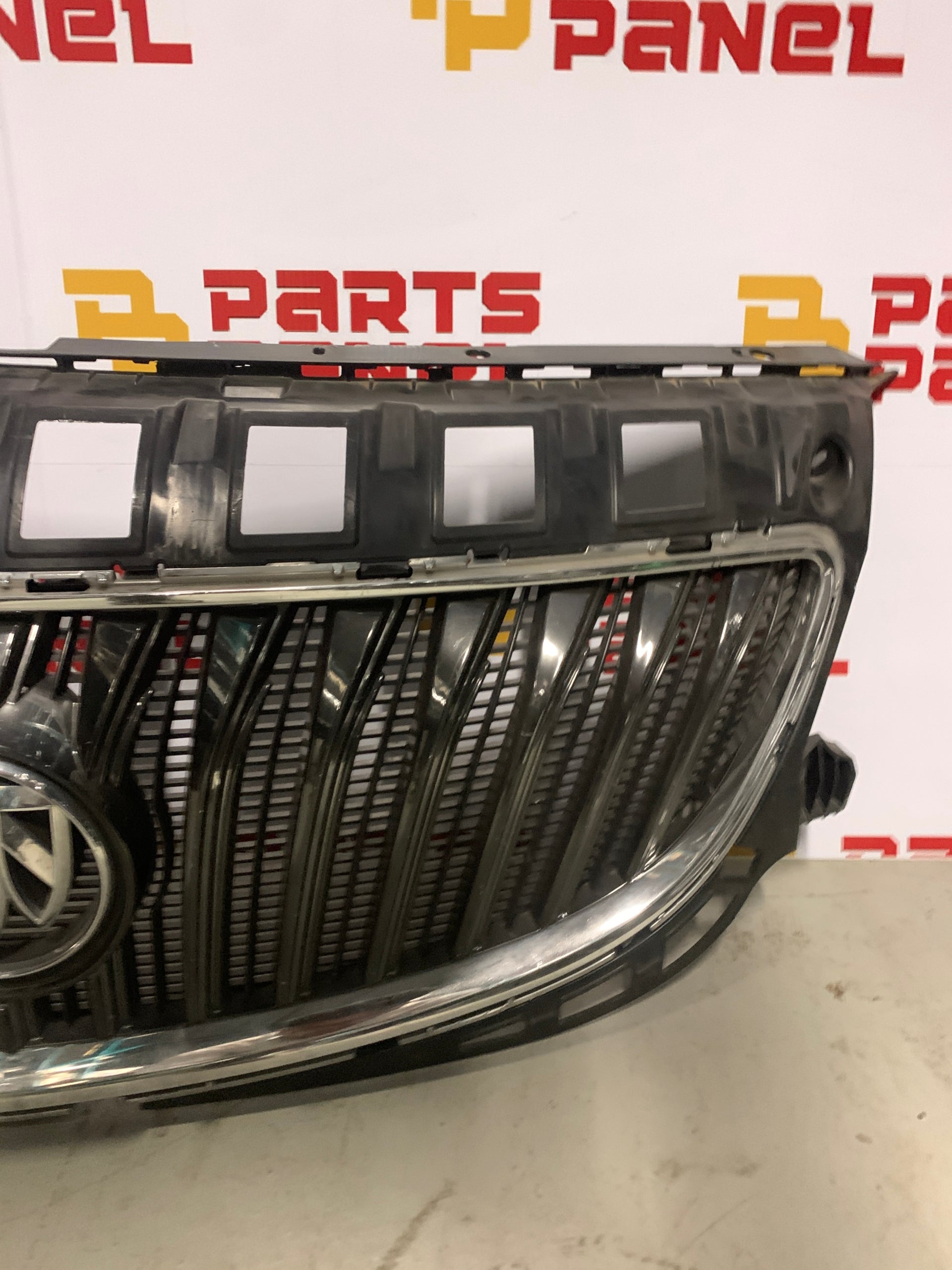 2014 - 2017 BUICK REGEL FRONT GRILLE GMX350 9403638