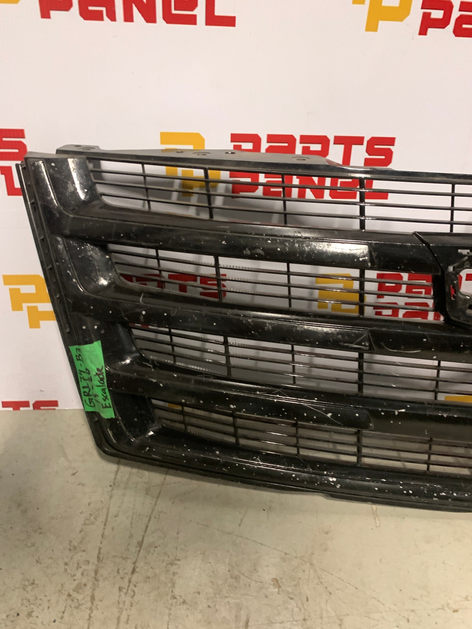 2015 - 2020 CADILLAC ESCALADE FRONT PAINTED GRILLE 23329115