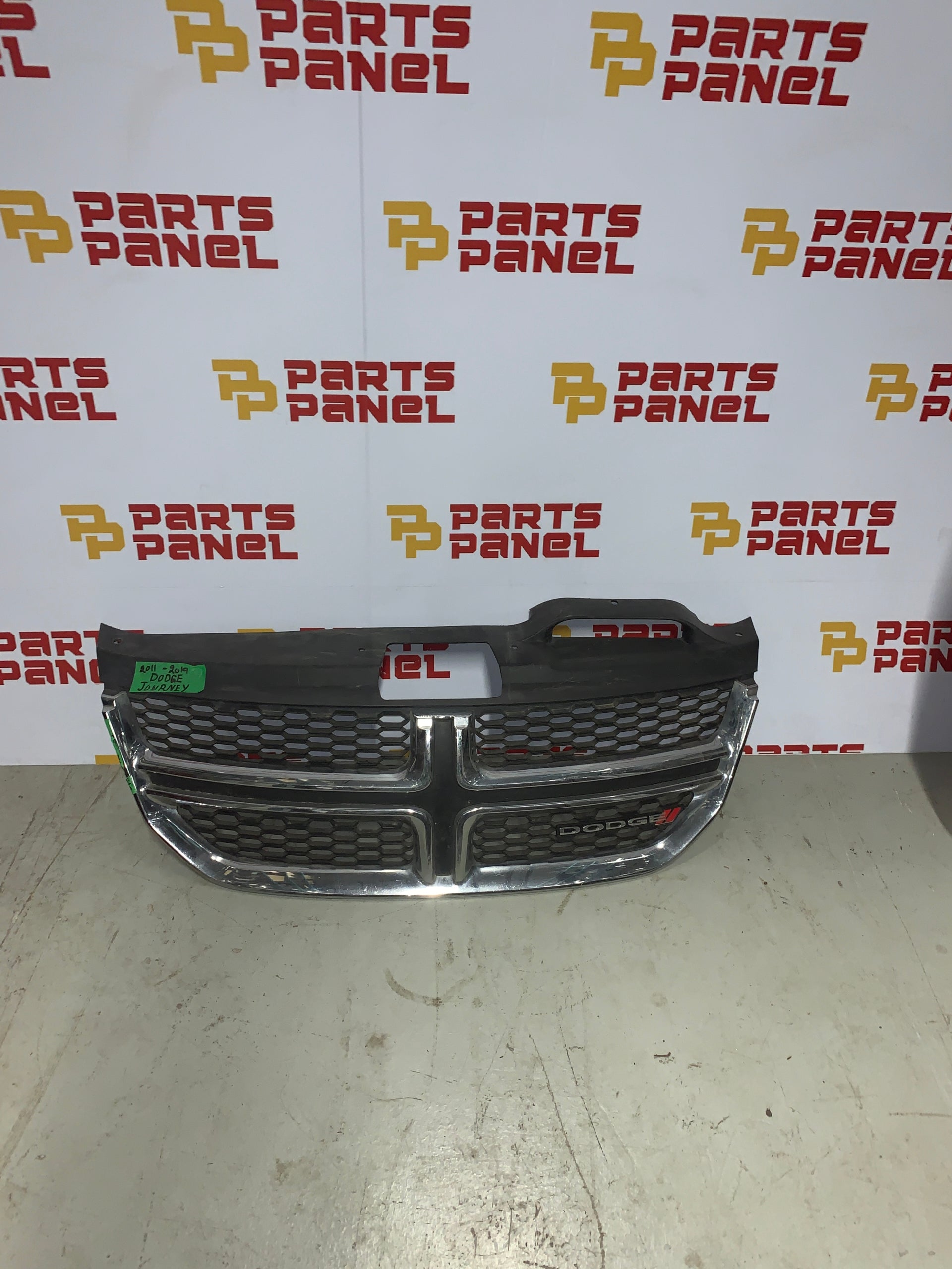 2011 - 2019 DODGE JOURNEY FRONT CHROME GRILLE 68080192AA