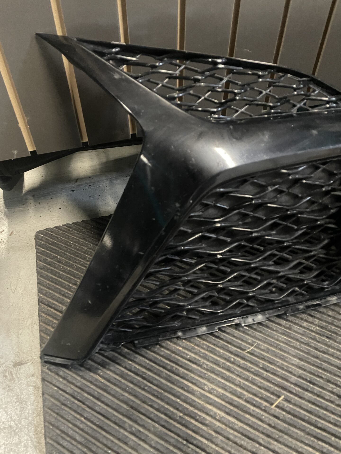 2018 - 2020 TOYOTA CAMRY PARRILLA DELANTERA 5310206560