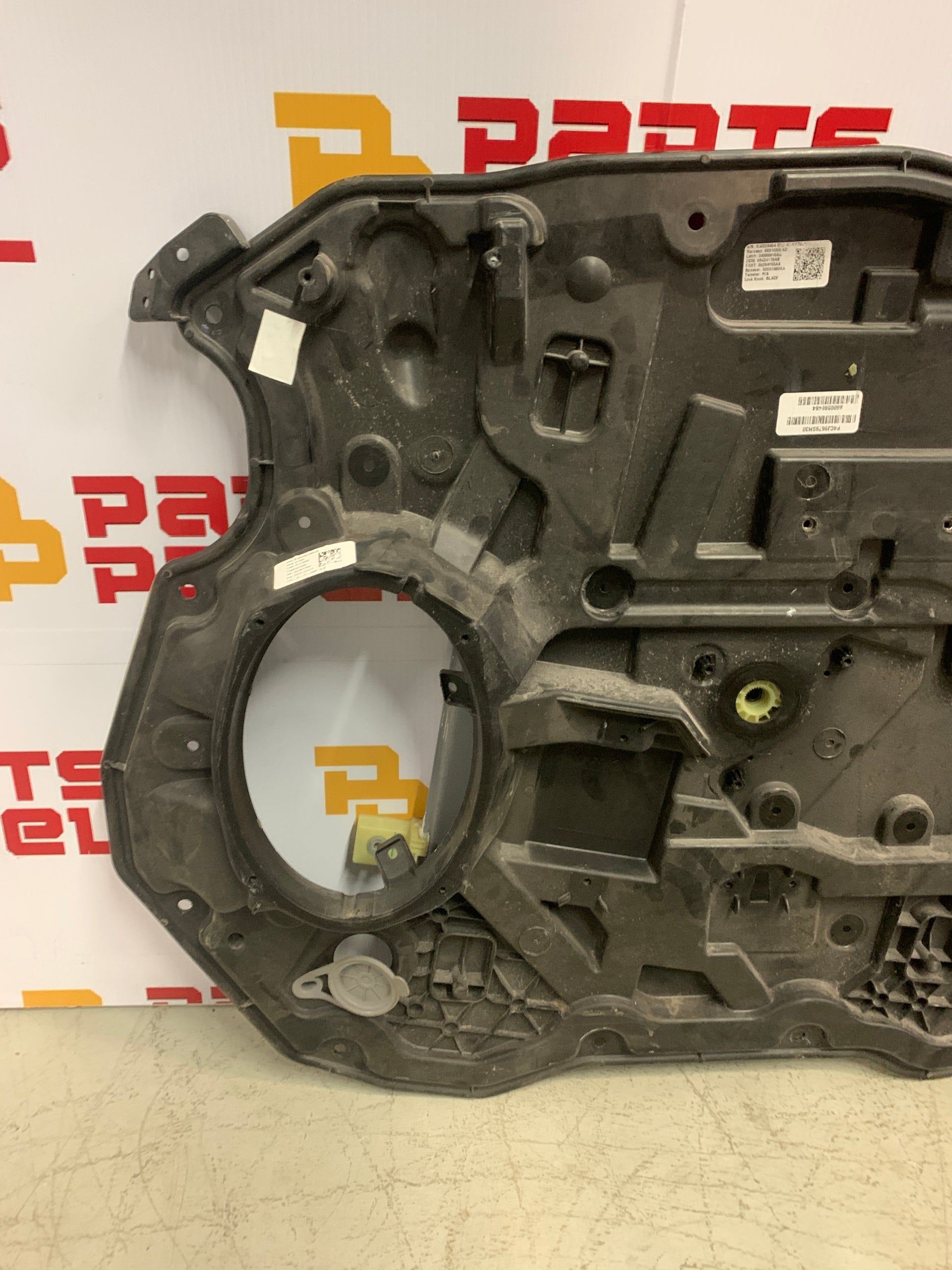 2019 - 2024 RAM 1500 PASSENGER SIDE FRONT DOOR WINDOW REGULATOR INNER PANEL CB59113R