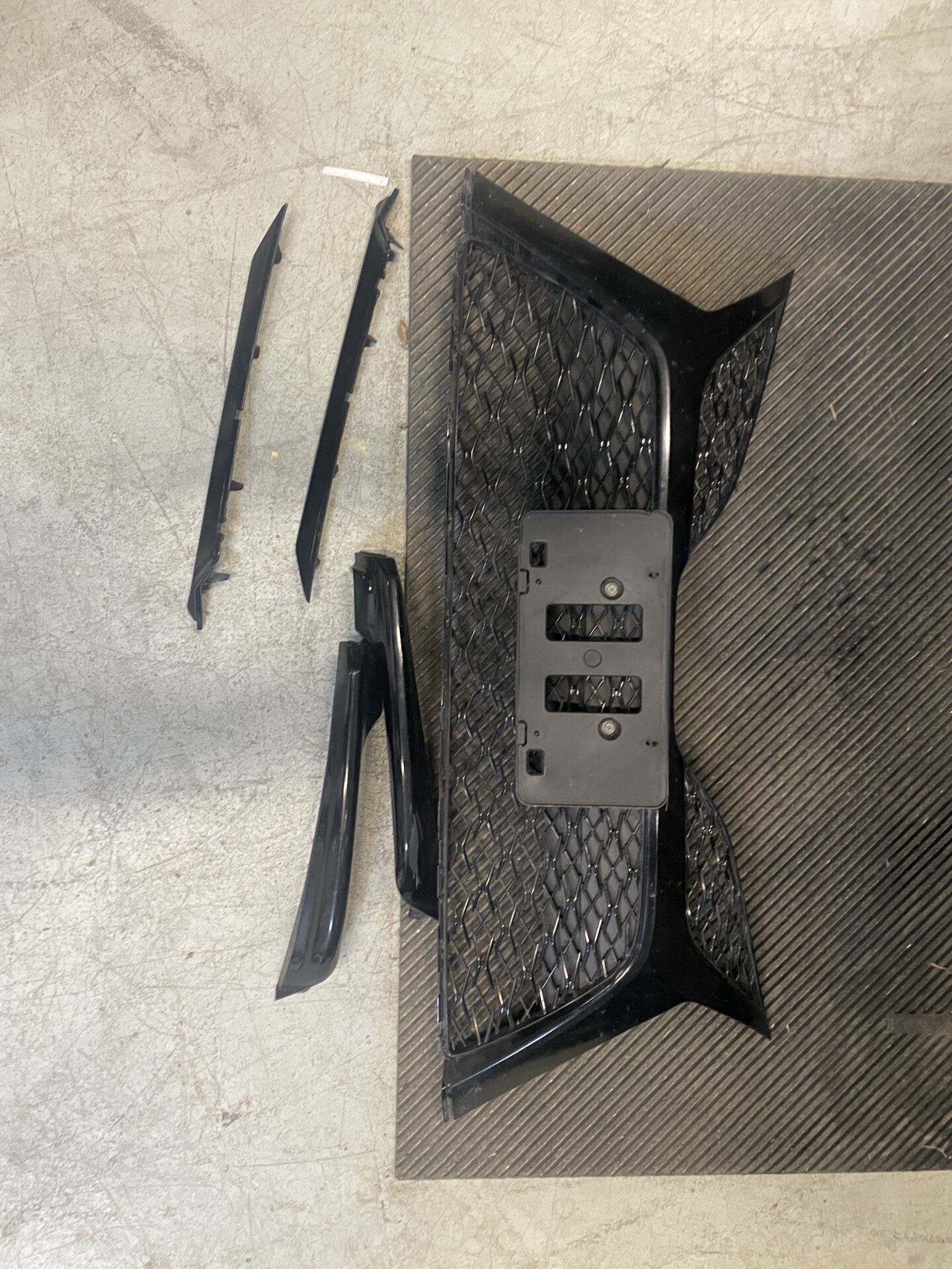 2018 - 2020 TOYOTA CAMRY FRONT GRILLE TO1036186