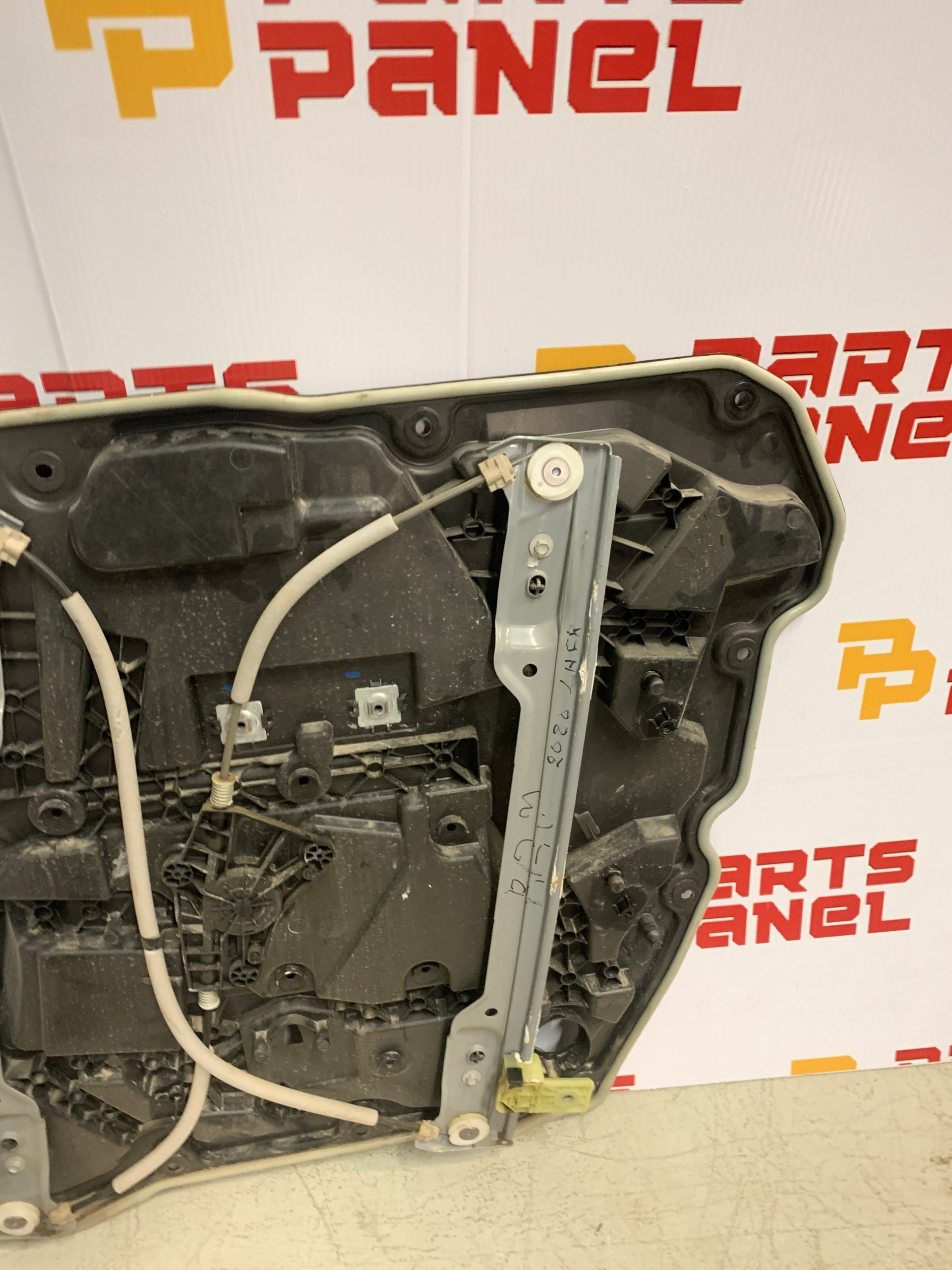 2019 - 2024 RAM 1500 DRIVER SIDE FRONT DOOR WINDOW REGULATOR INNER PANEL CB59114P